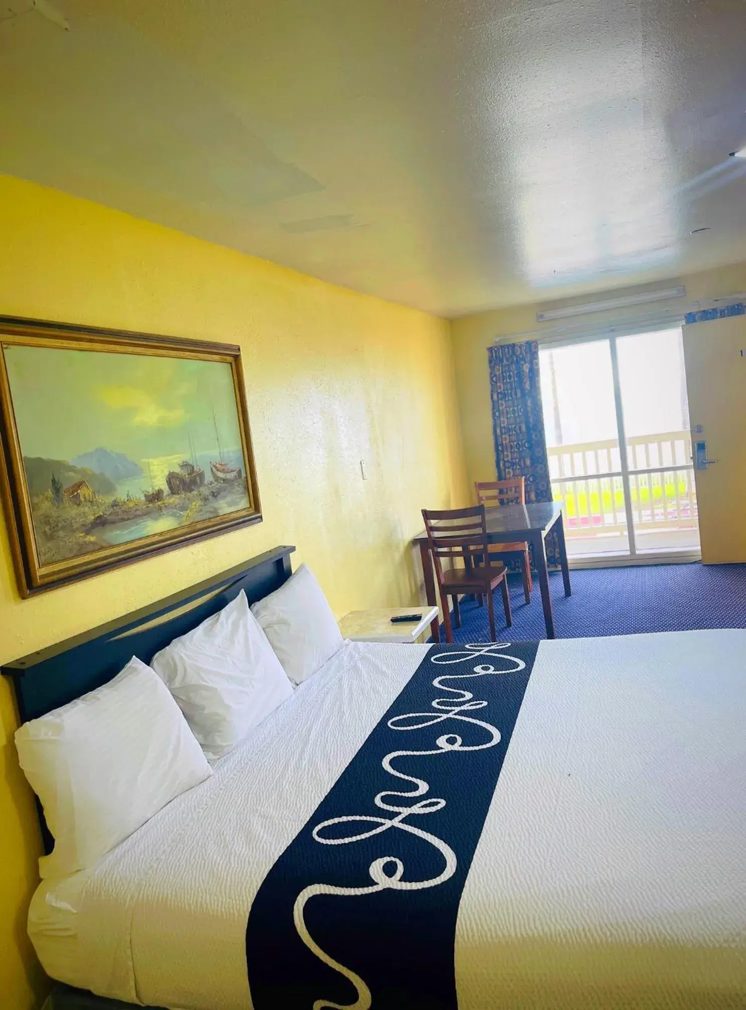 Bed in Sea Shell Inn on the Beach Bed in Sea Shell Inn on the Beach