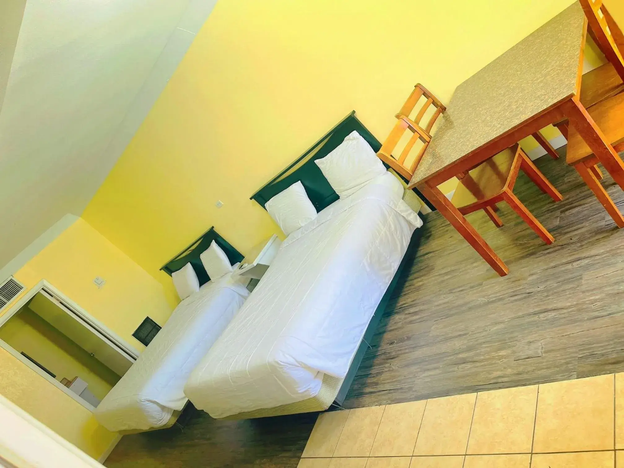 Photo of the whole room, Bed in Sea Shell Inn on the Beach Photo of the whole room, Bed in Sea Shell Inn on the Beach