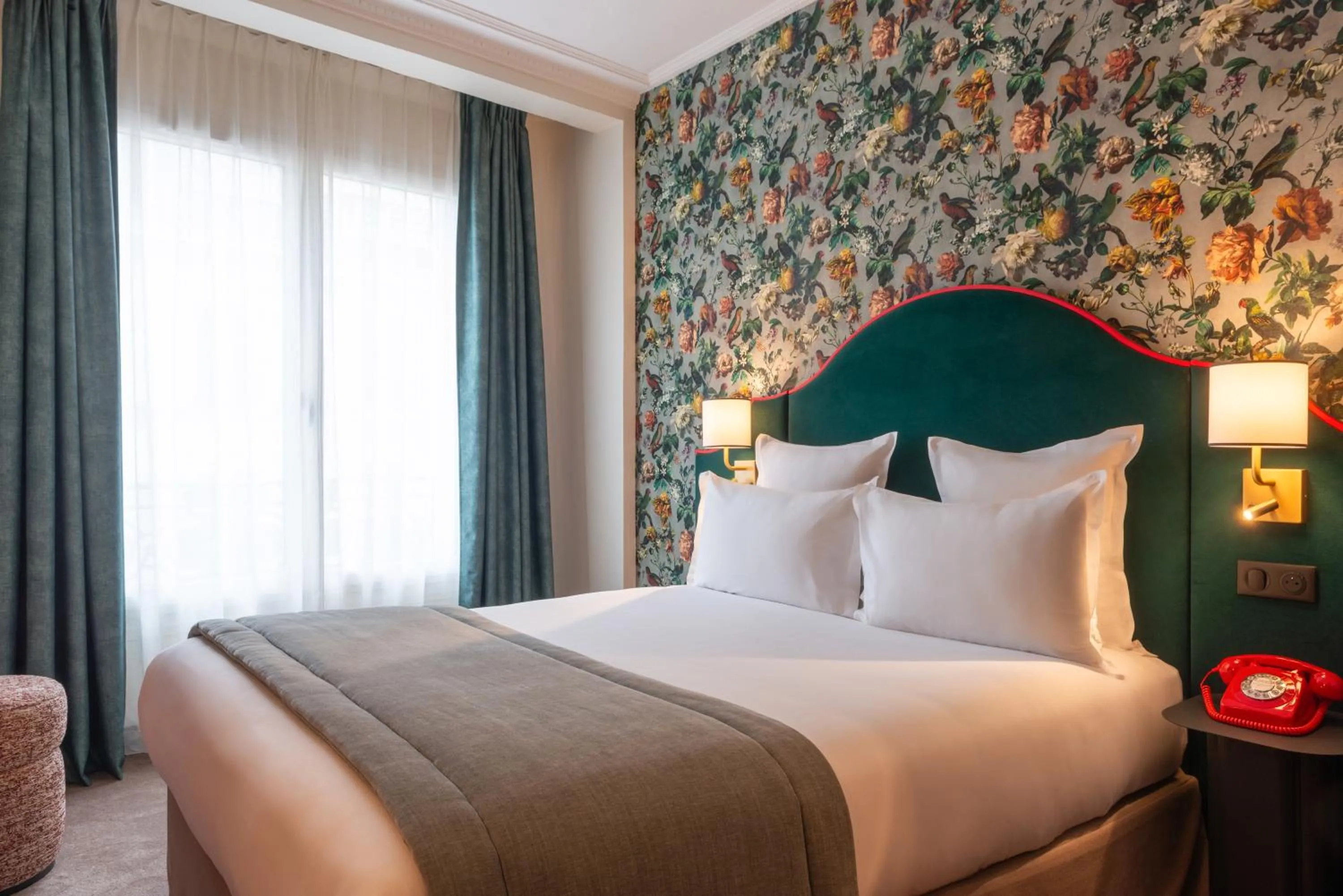 Bedroom, Bed in Hôtel Brittany