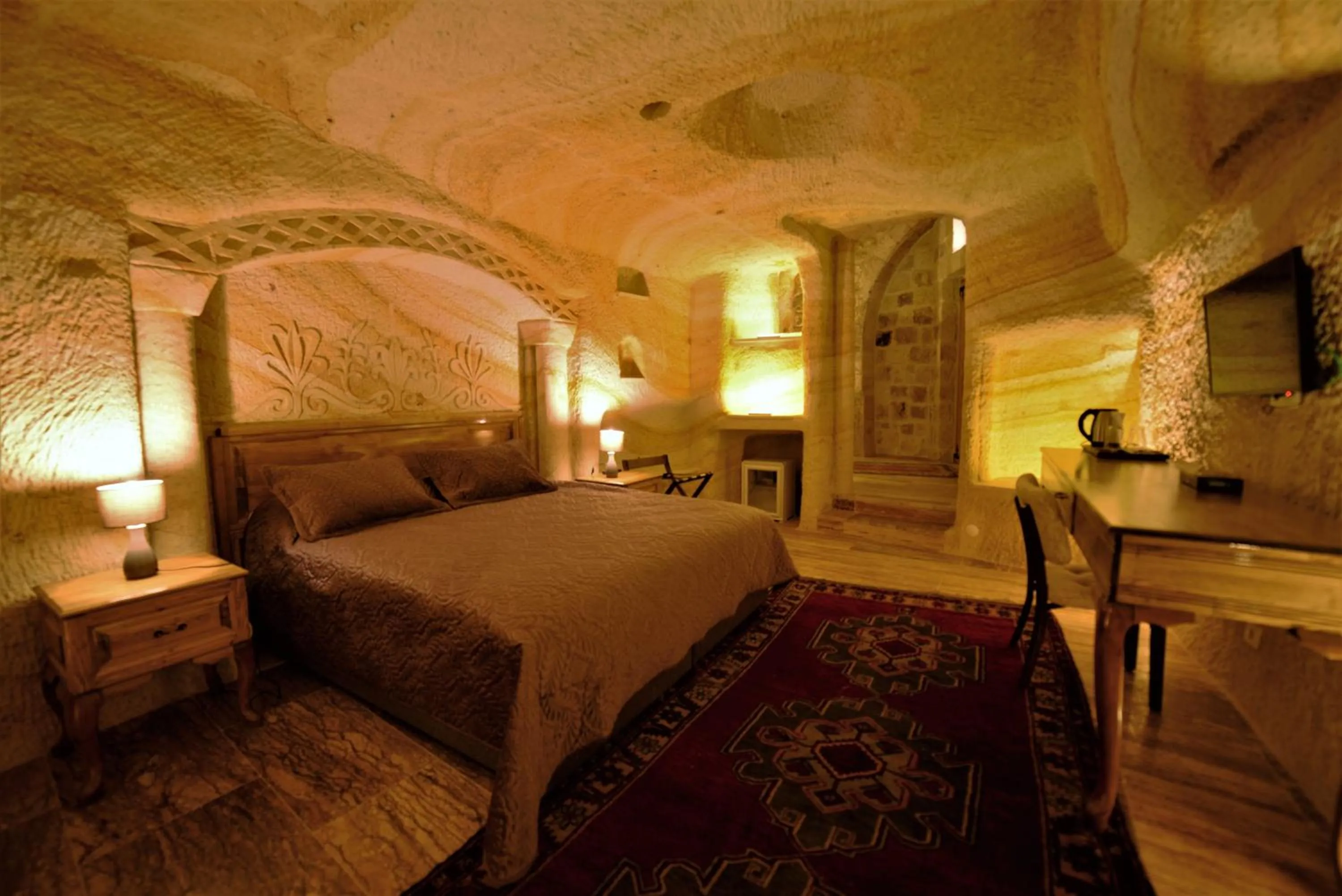 Bed in Crassus Cave Hotel