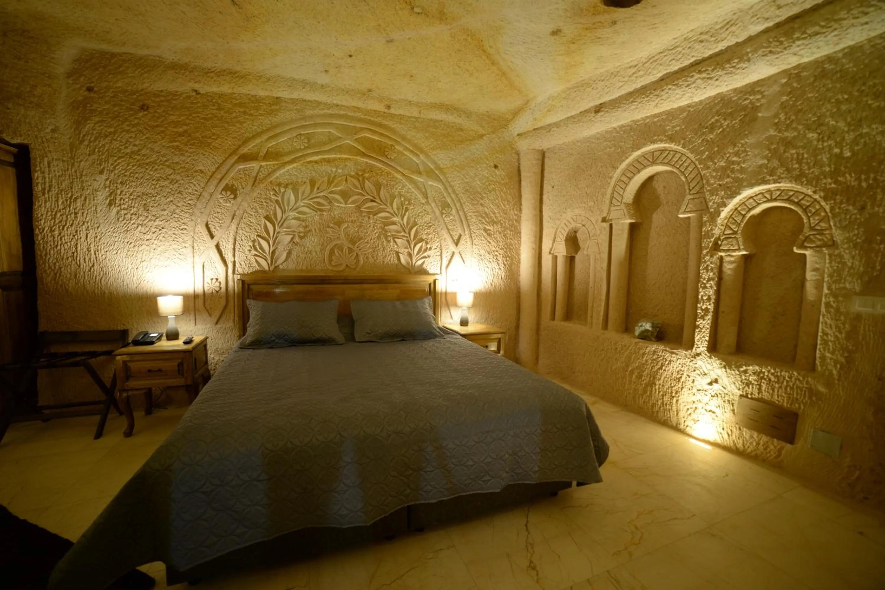 Bed in Crassus Cave Hotel