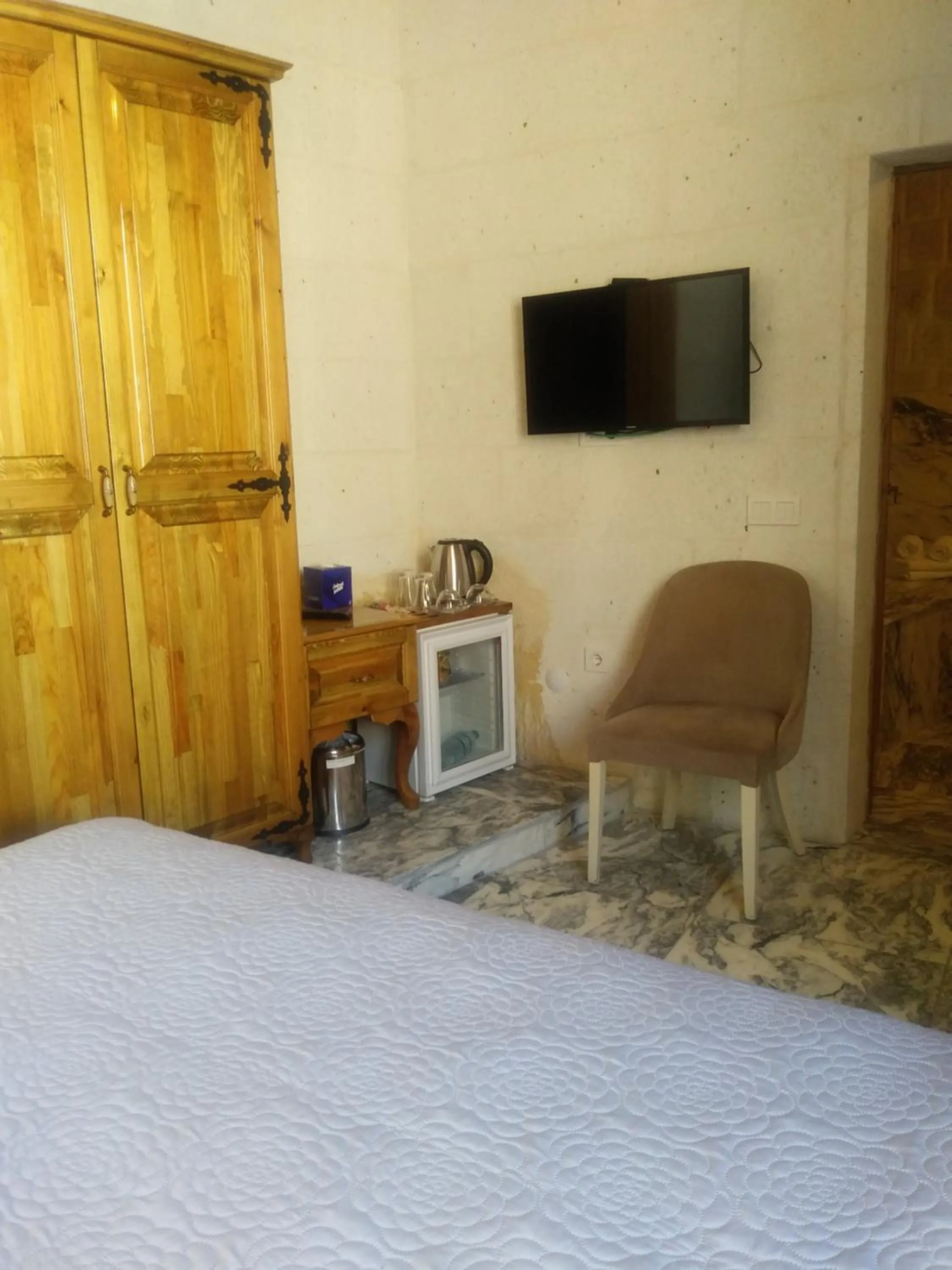 Bed in Crassus Cave Hotel