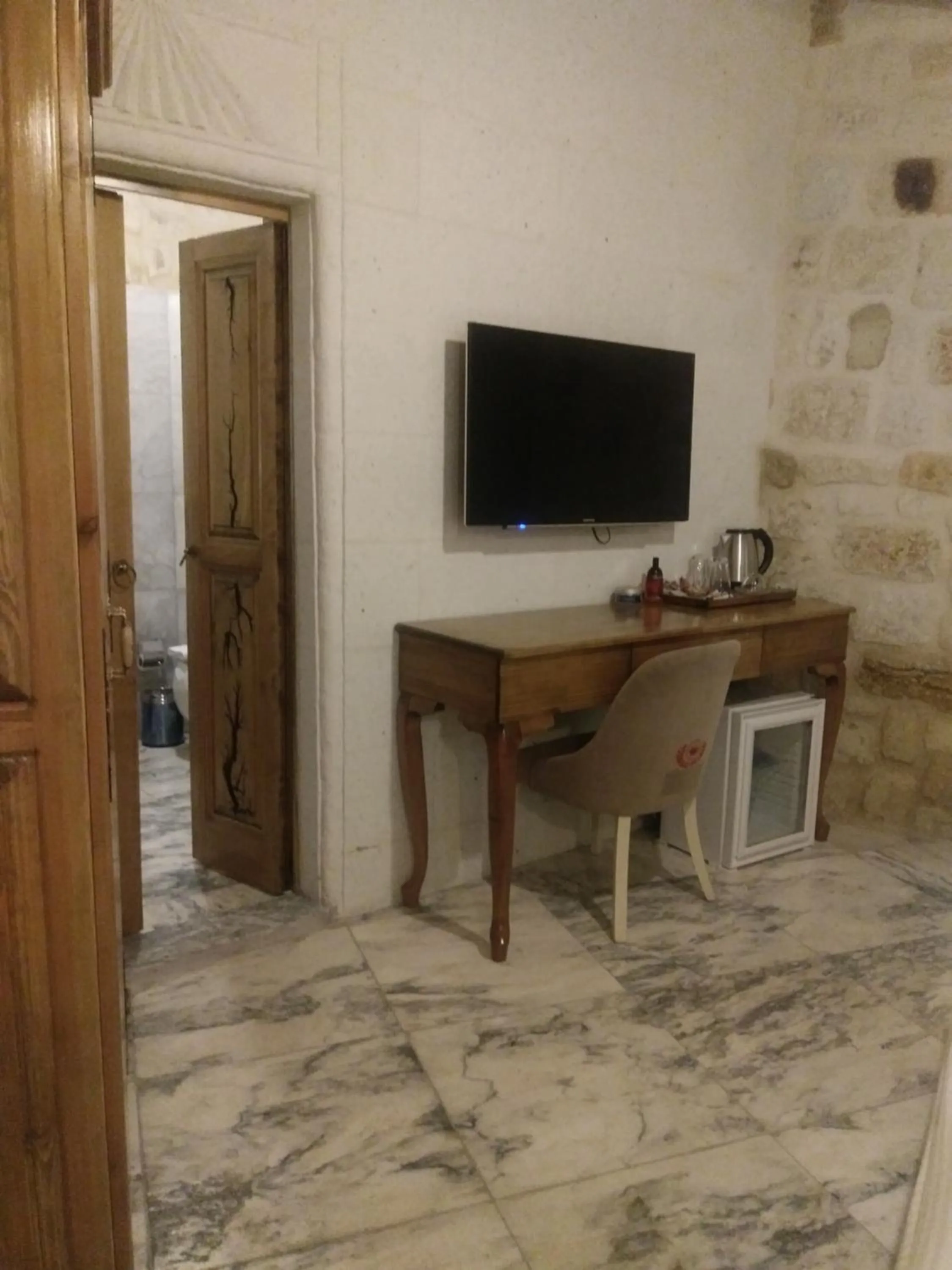 TV and multimedia in Crassus Cave Hotel