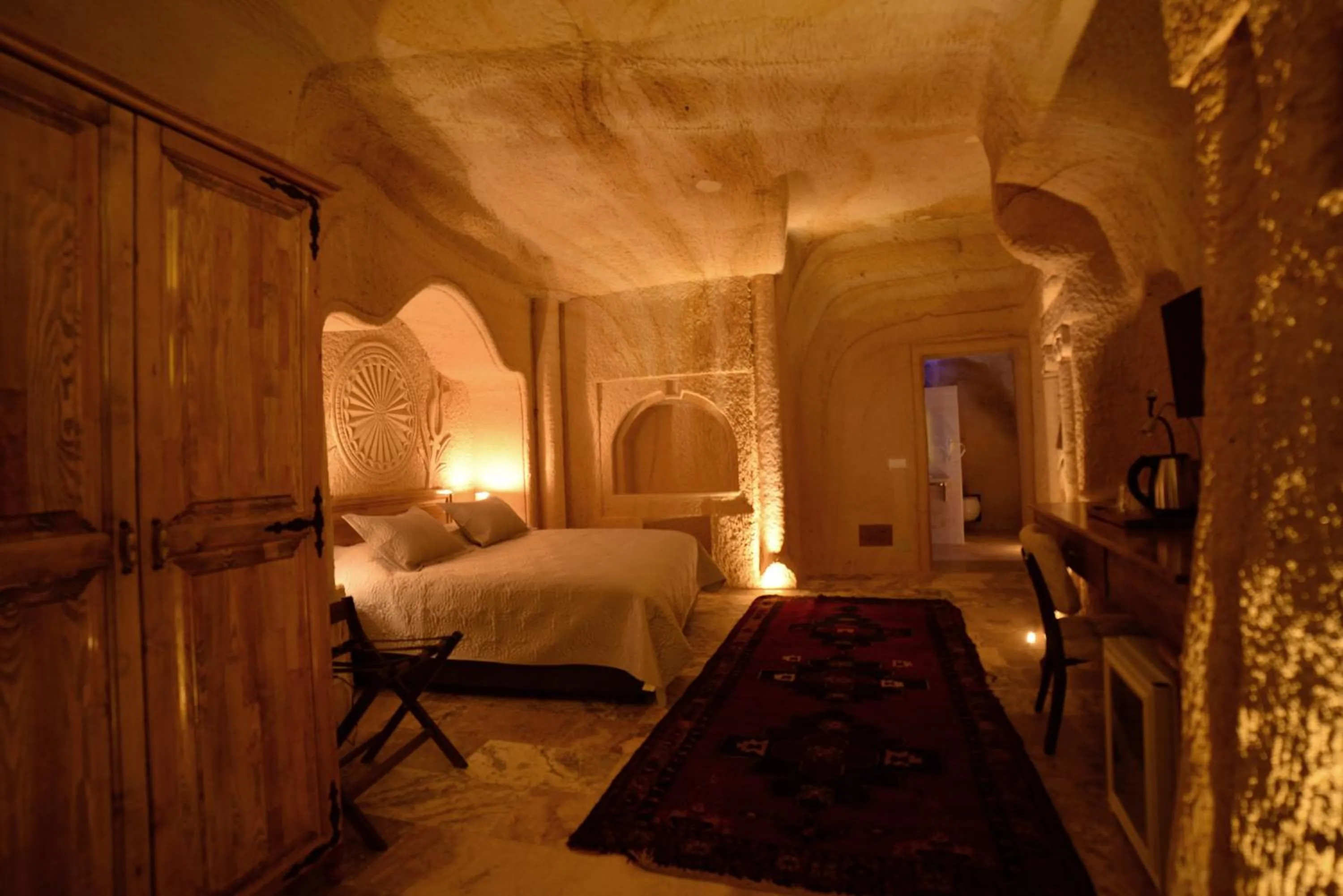 Bed in Crassus Cave Hotel