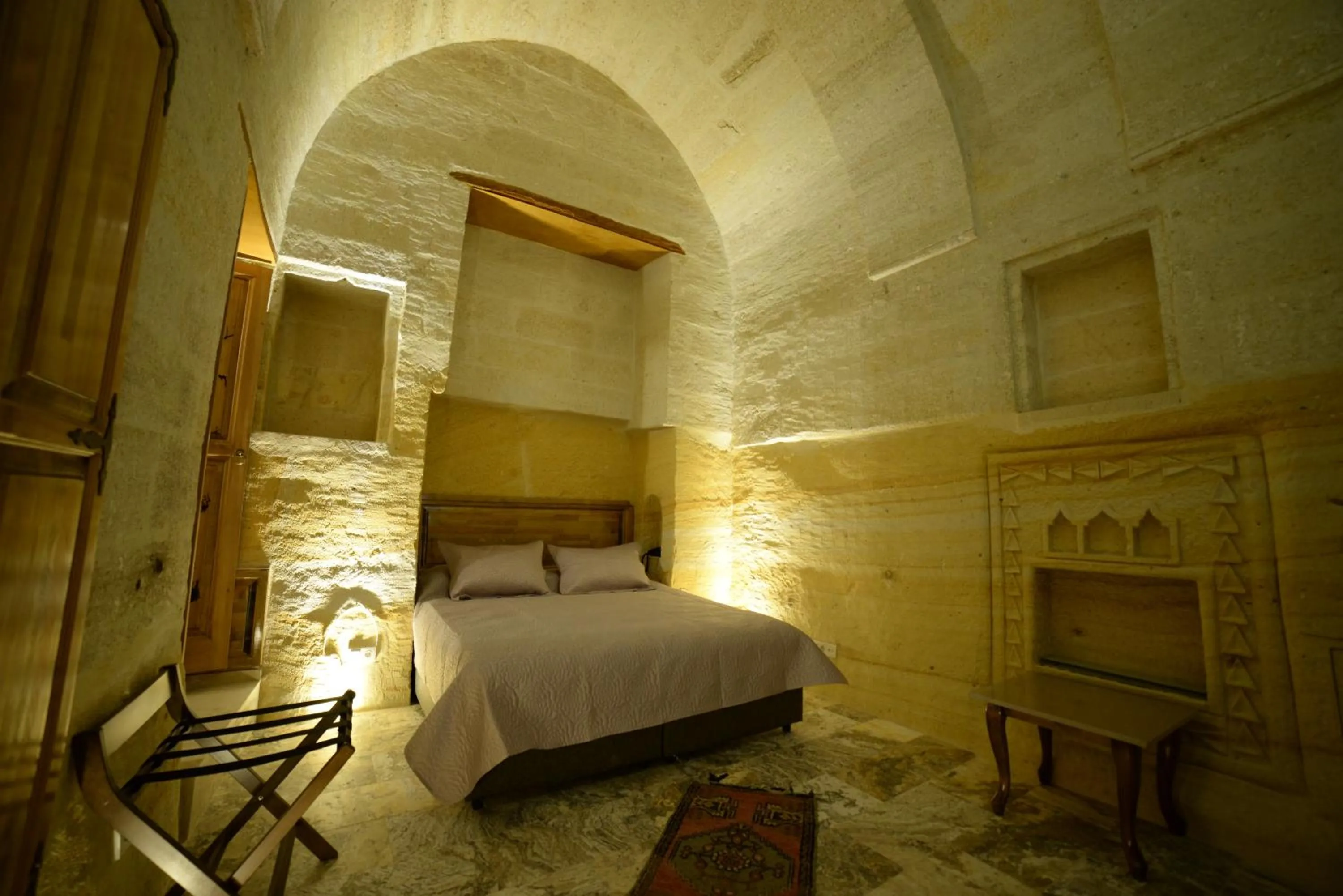 Bed in Crassus Cave Hotel