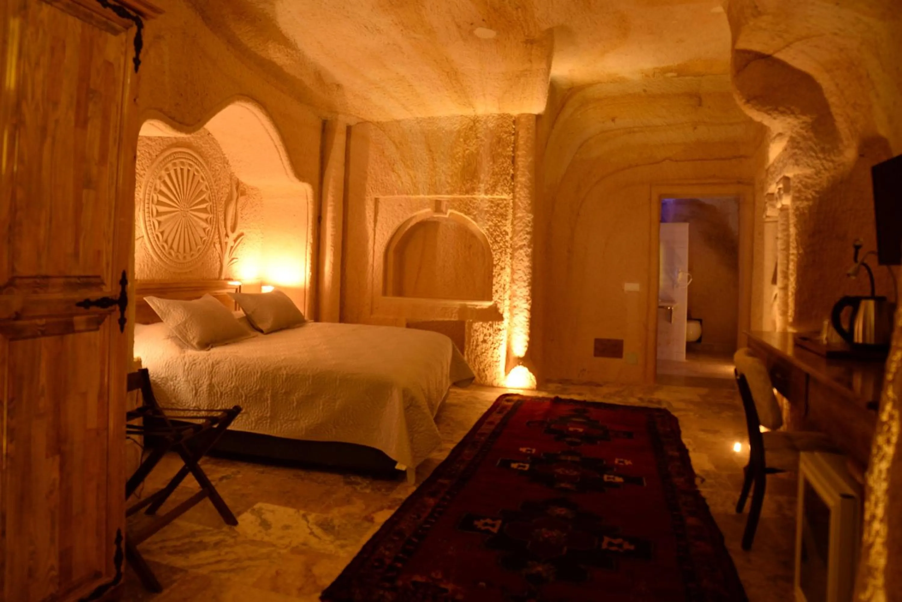 Bed in Crassus Cave Hotel