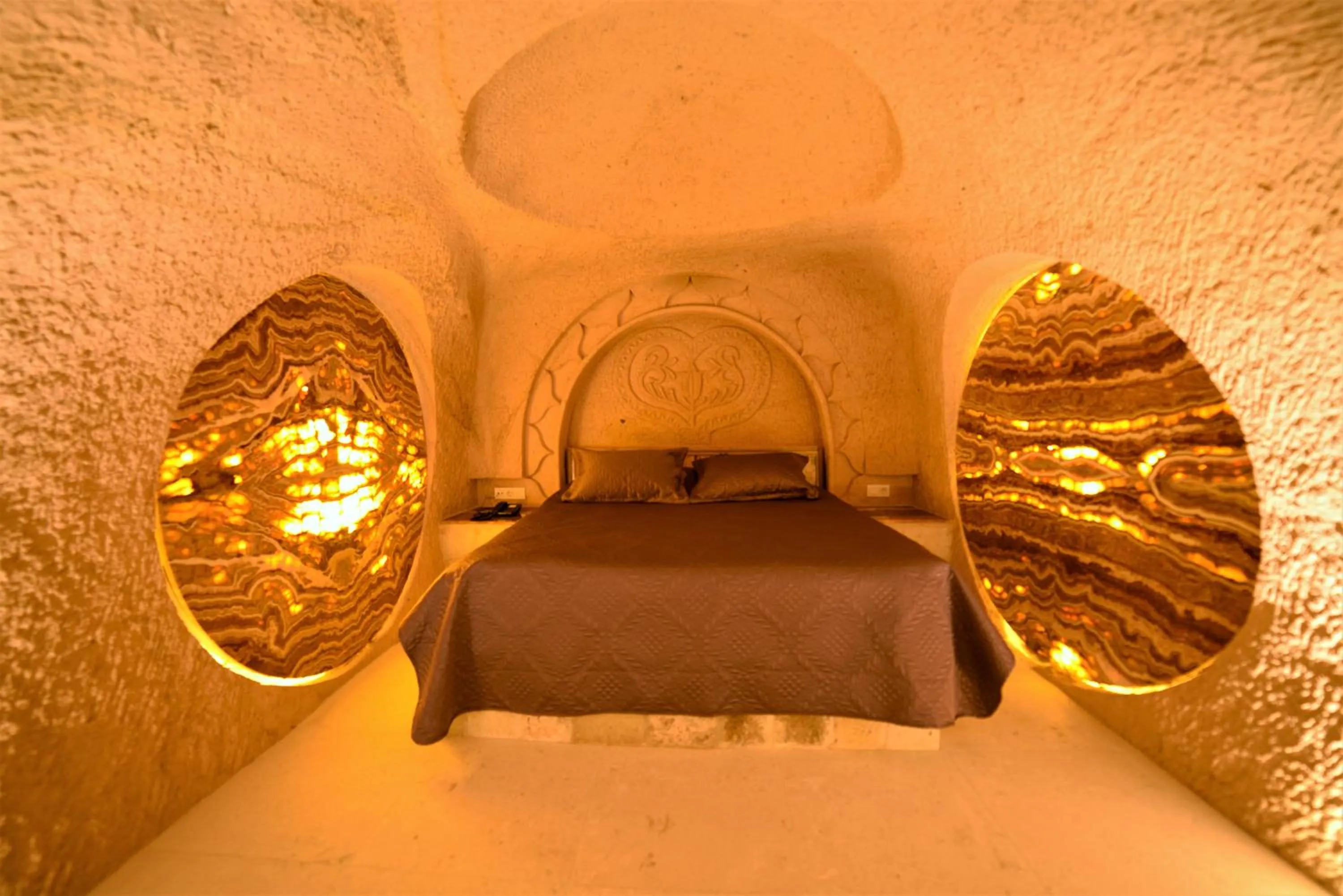 Bed in Crassus Cave Hotel