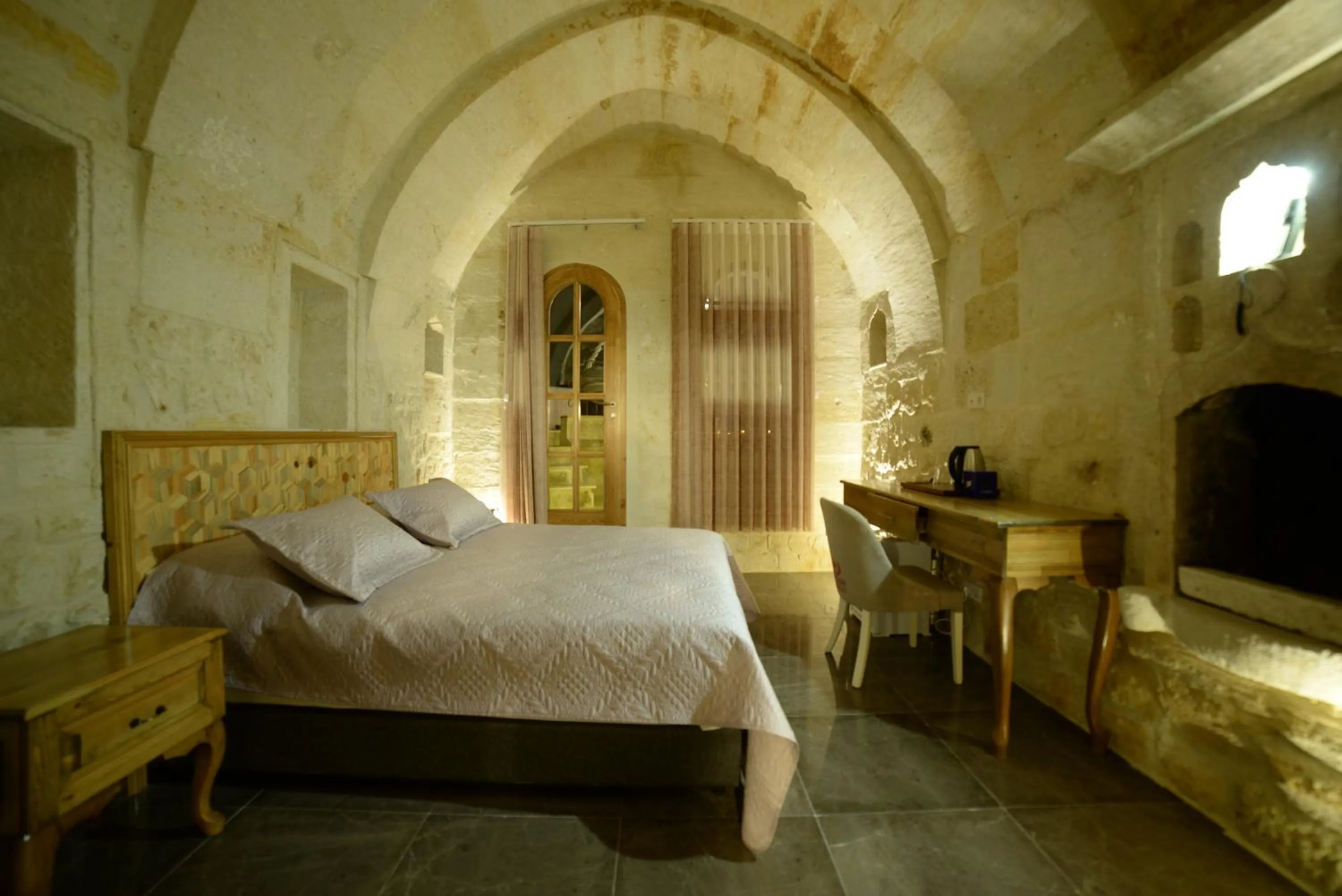 Bed in Crassus Cave Hotel