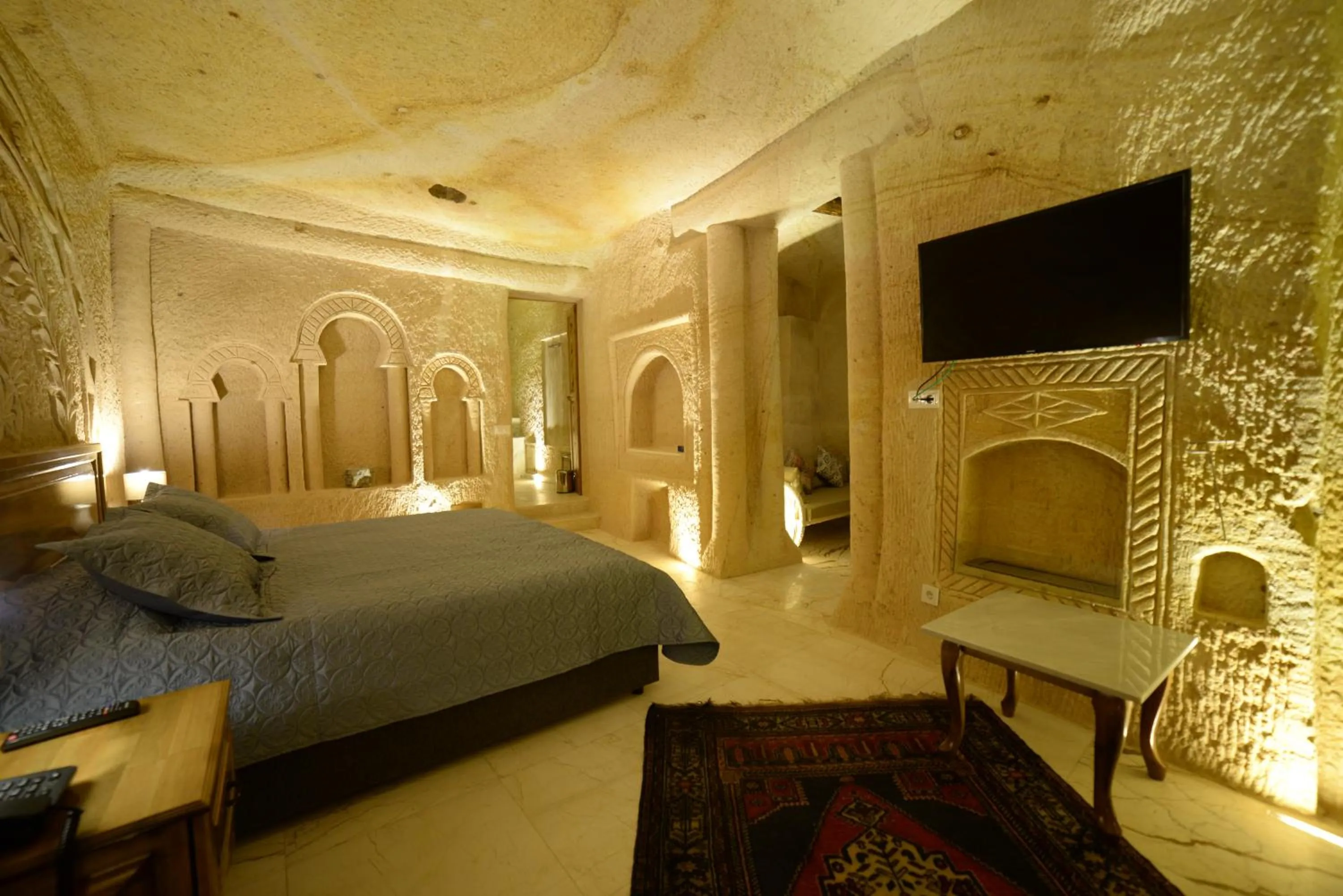 Bed in Crassus Cave Hotel