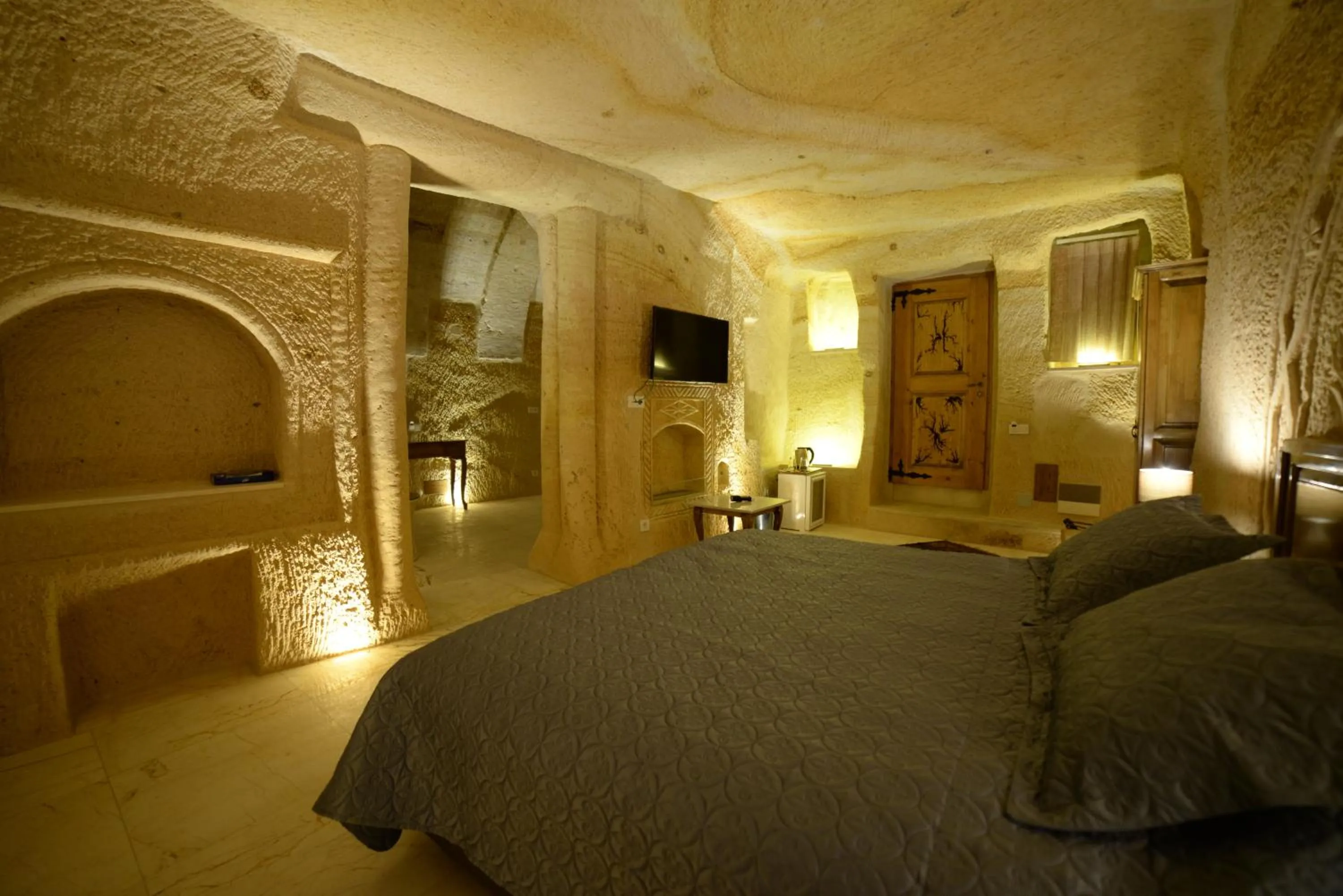 Bed in Crassus Cave Hotel