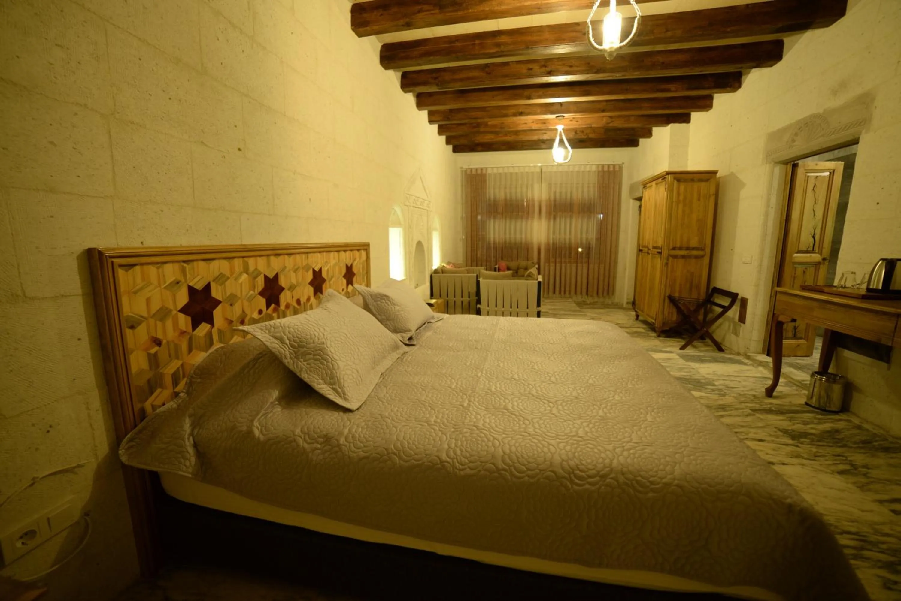 Bed in Crassus Cave Hotel