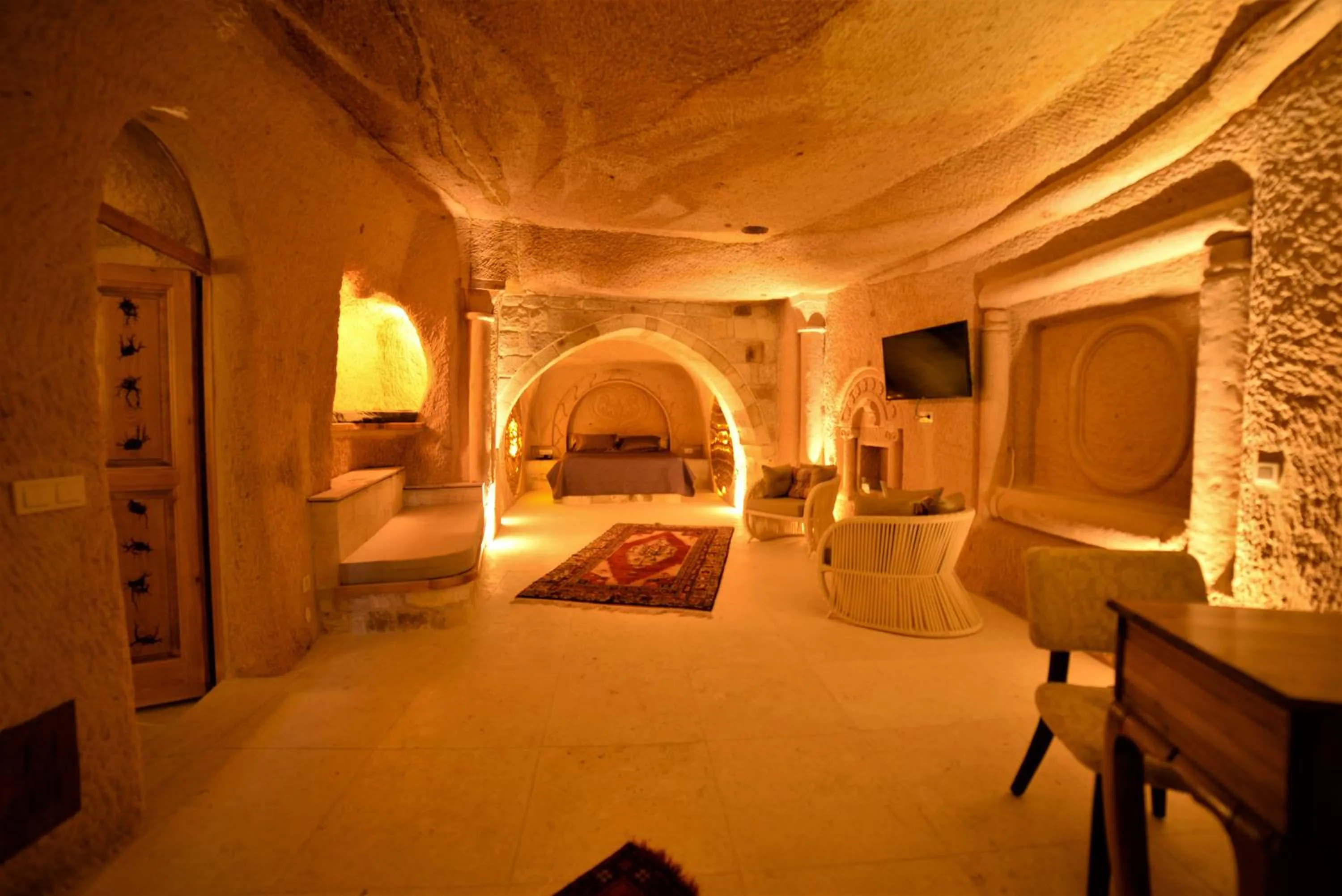 Bed in Crassus Cave Hotel