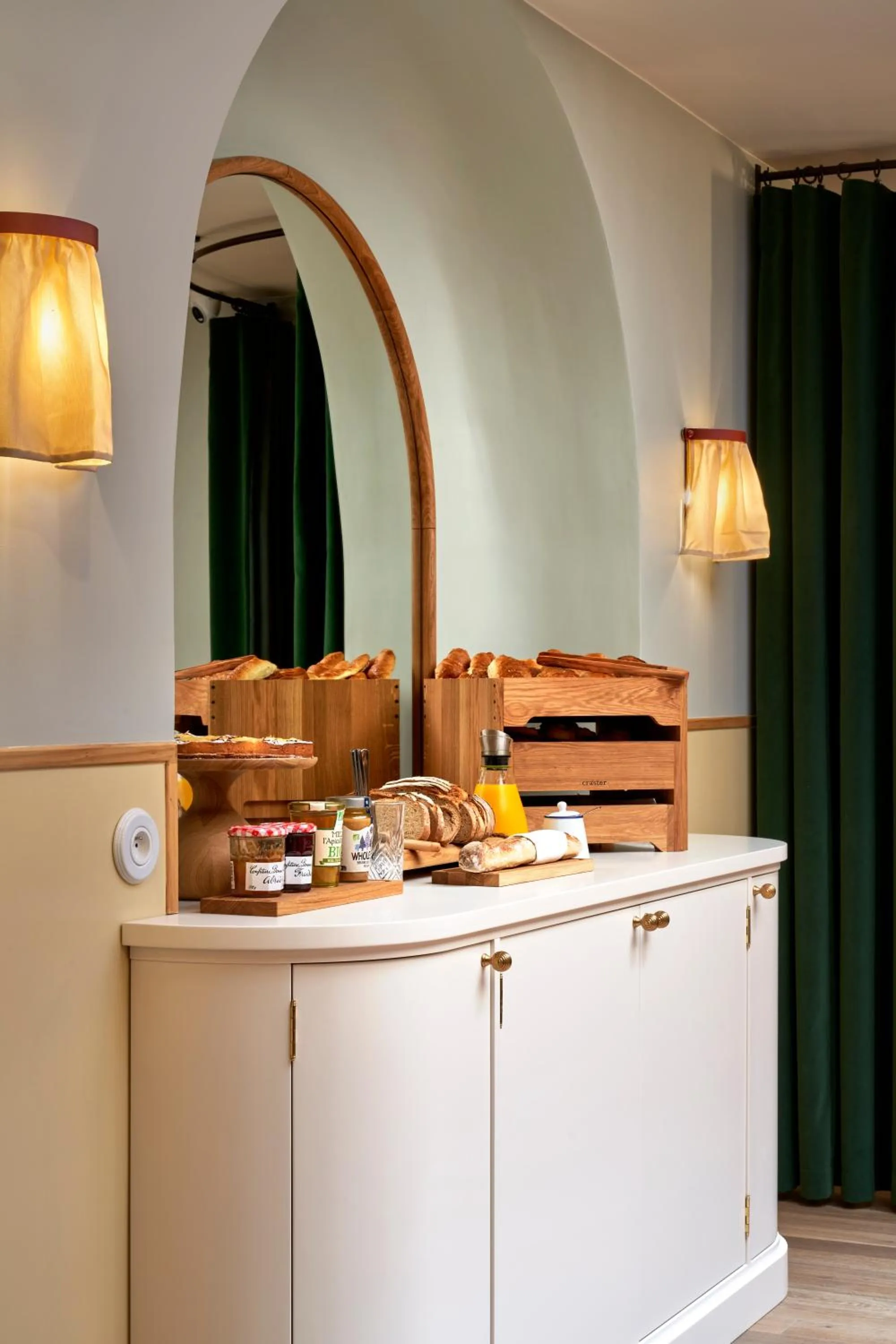 Buffet breakfast in Hôtel de La Boétie