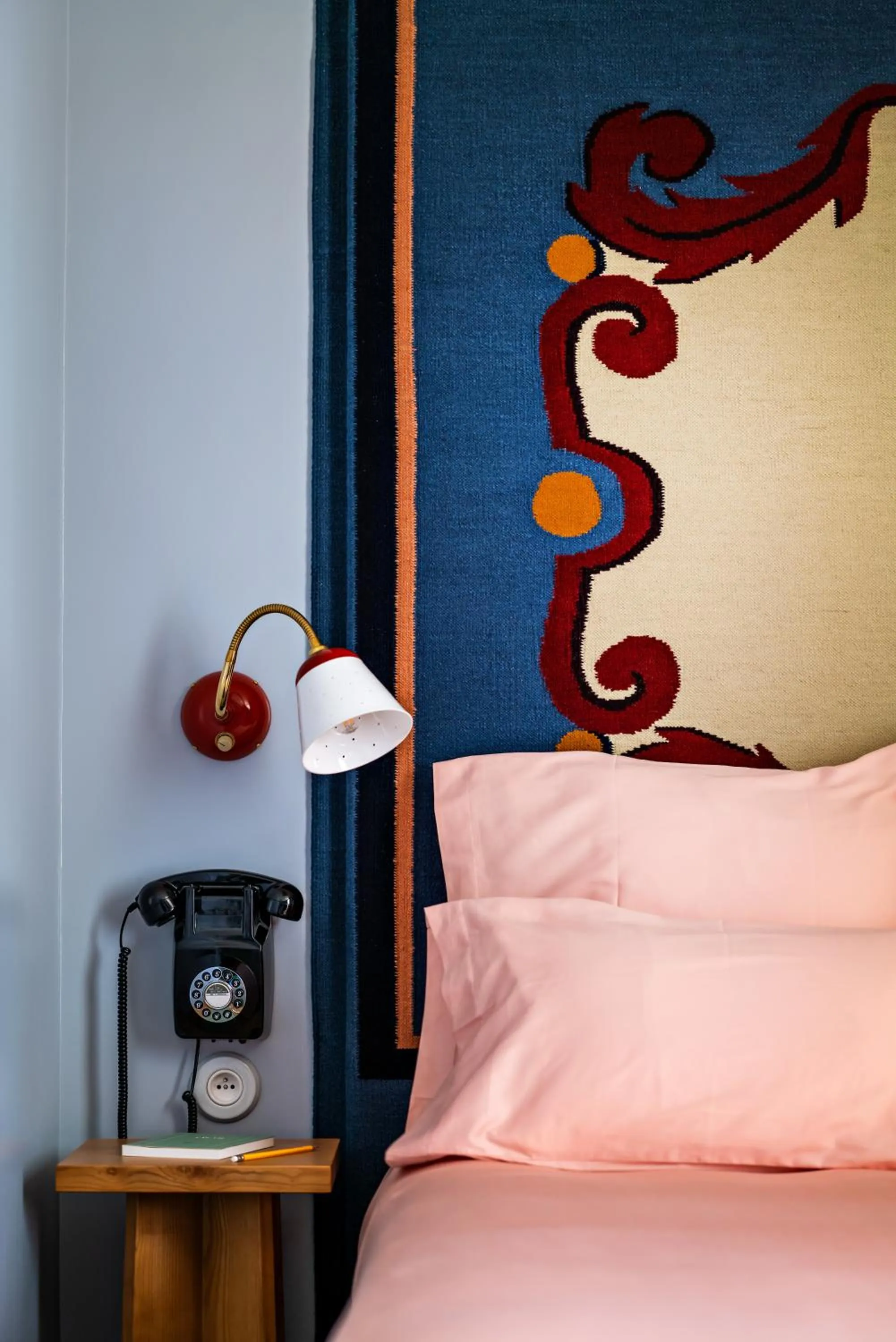 Bed in Hôtel de La Boétie