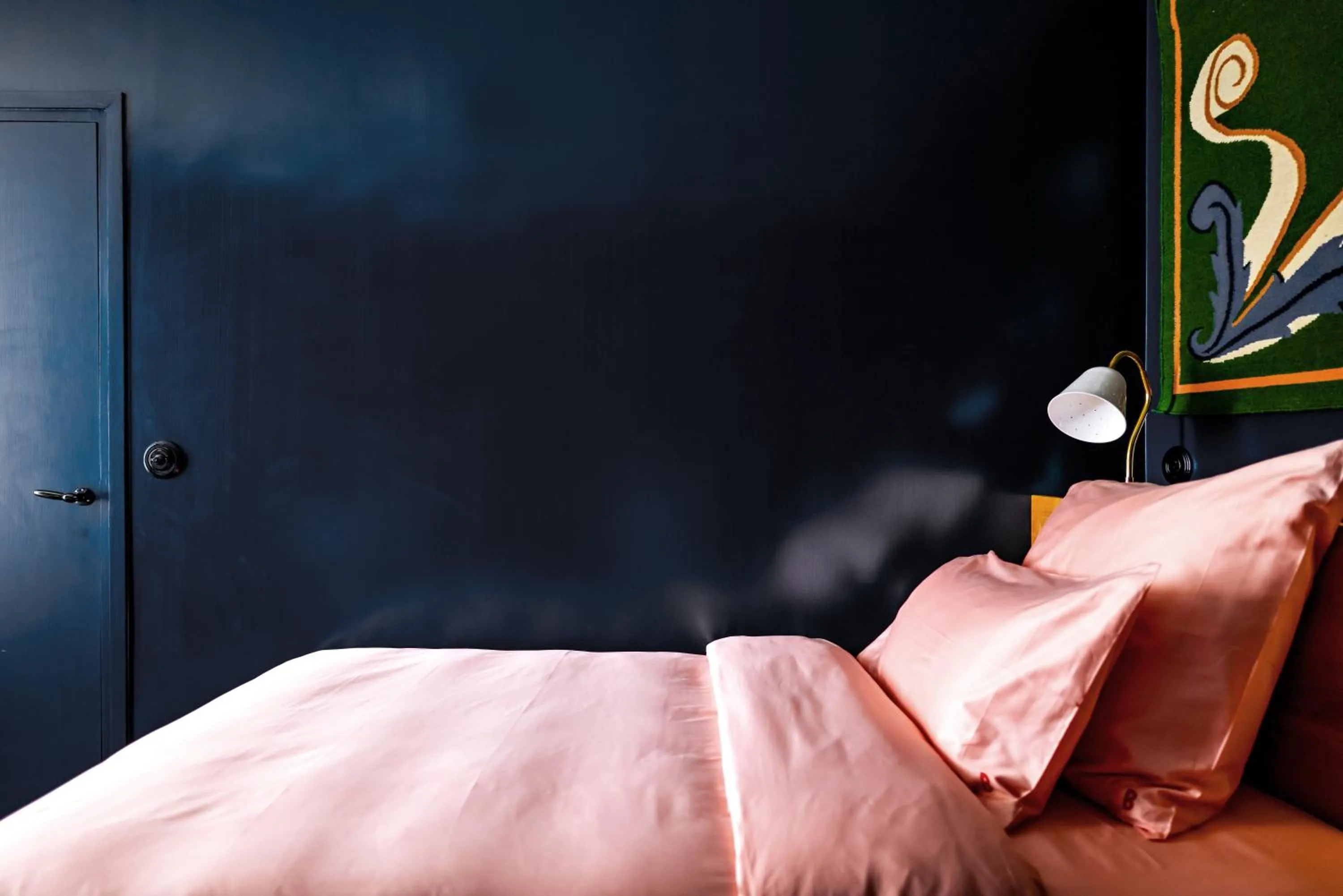 Bed in Hôtel de La Boétie