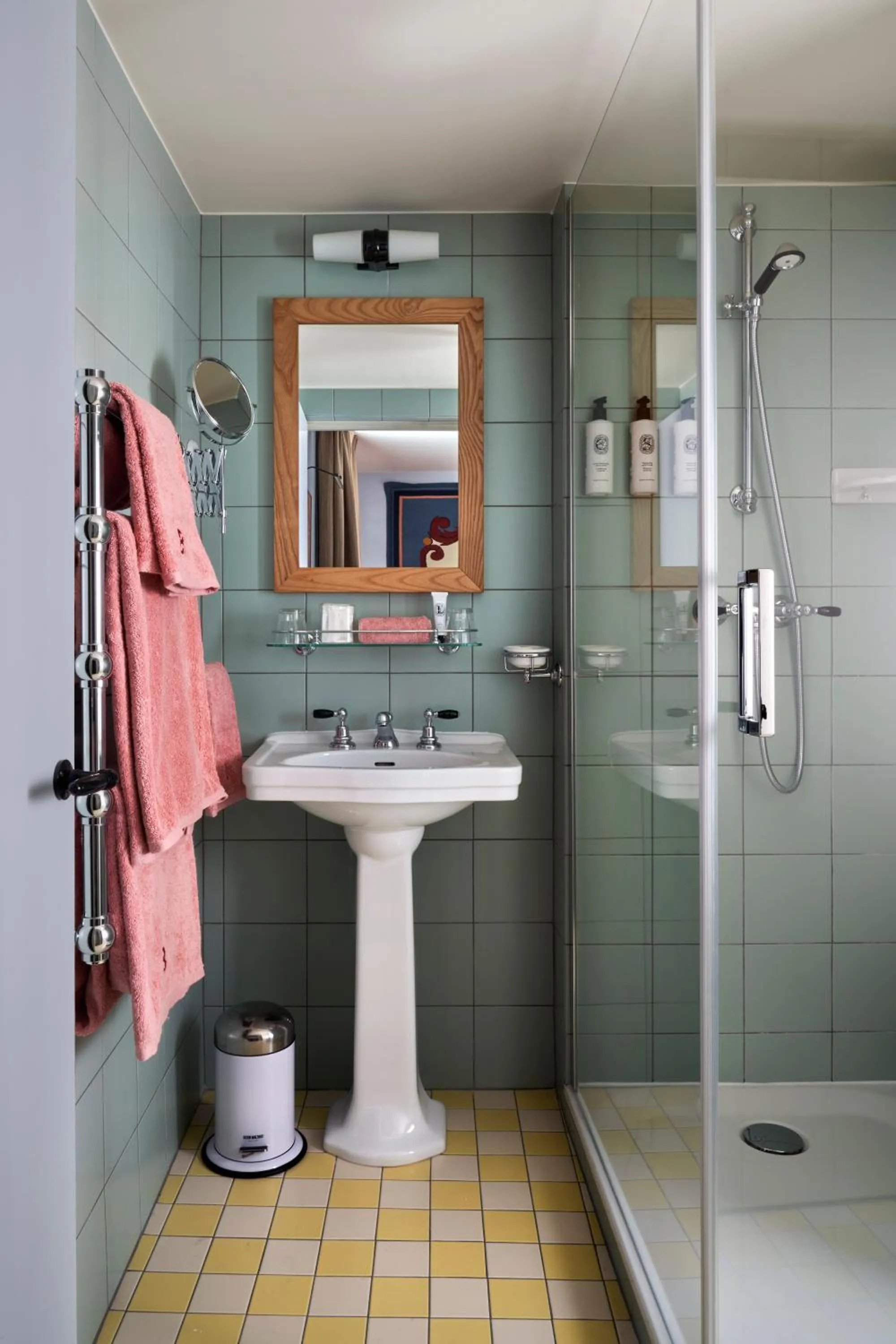 Bathroom in Hôtel de La Boétie