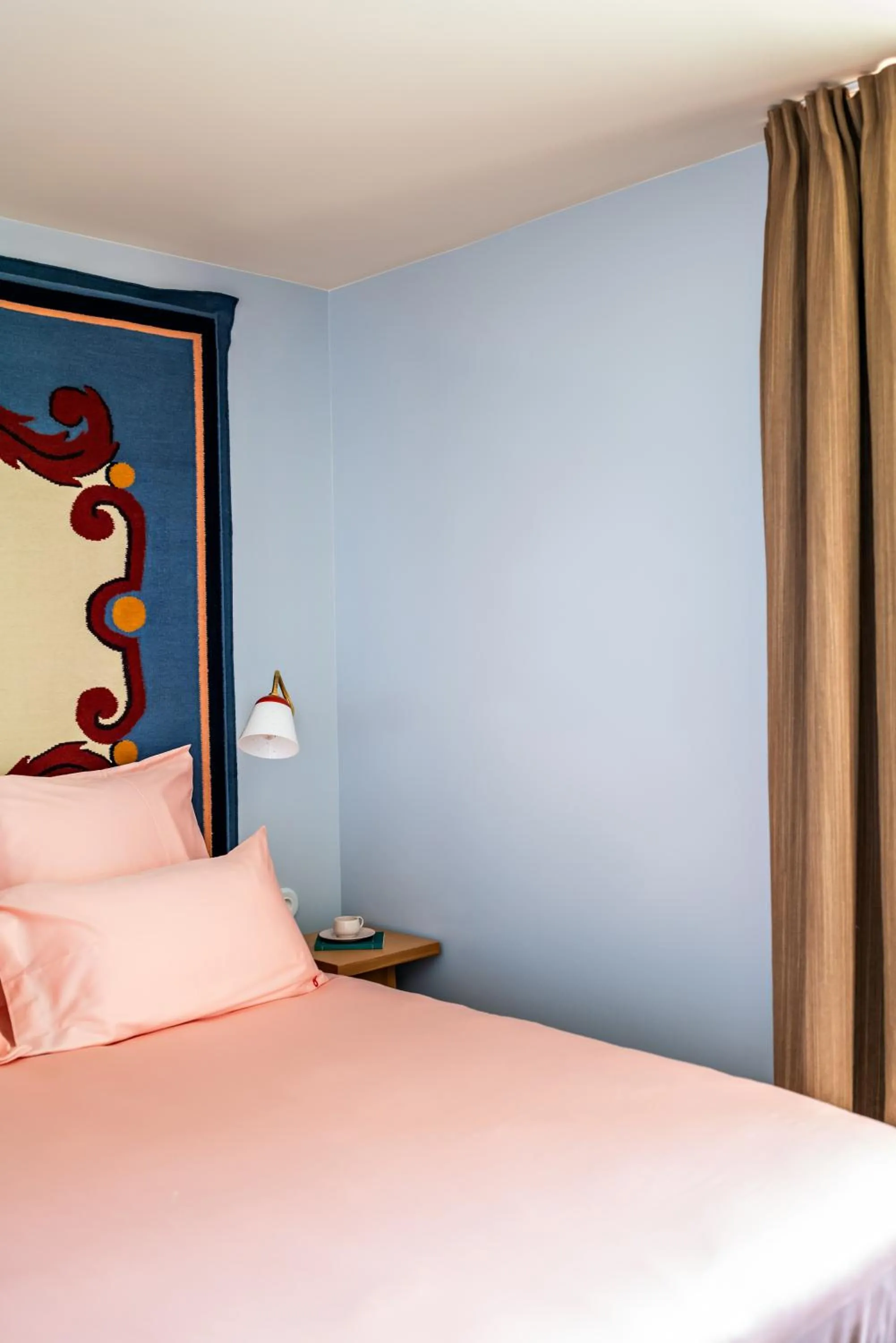 Bed in Hôtel de La Boétie