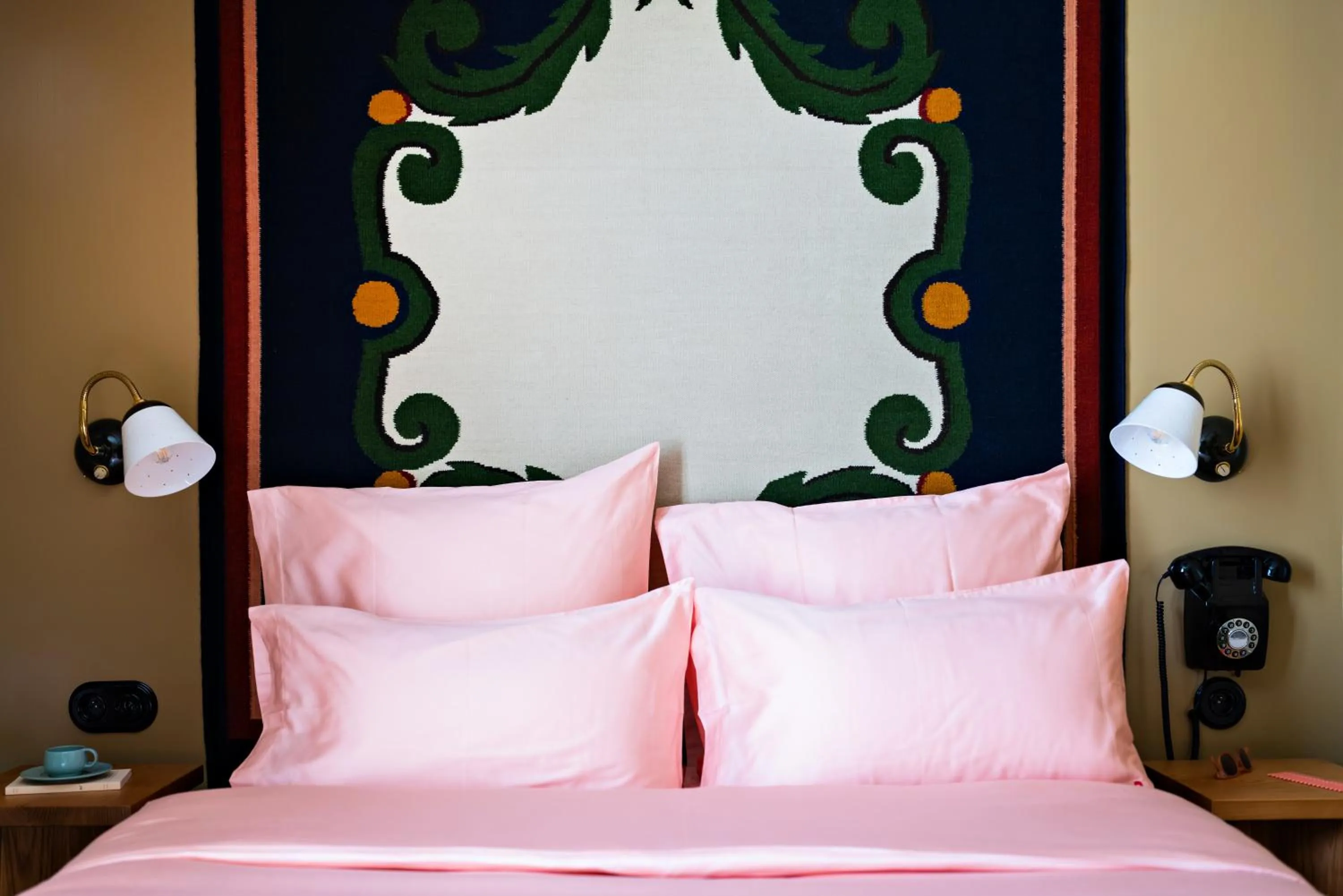 Bed in Hôtel de La Boétie