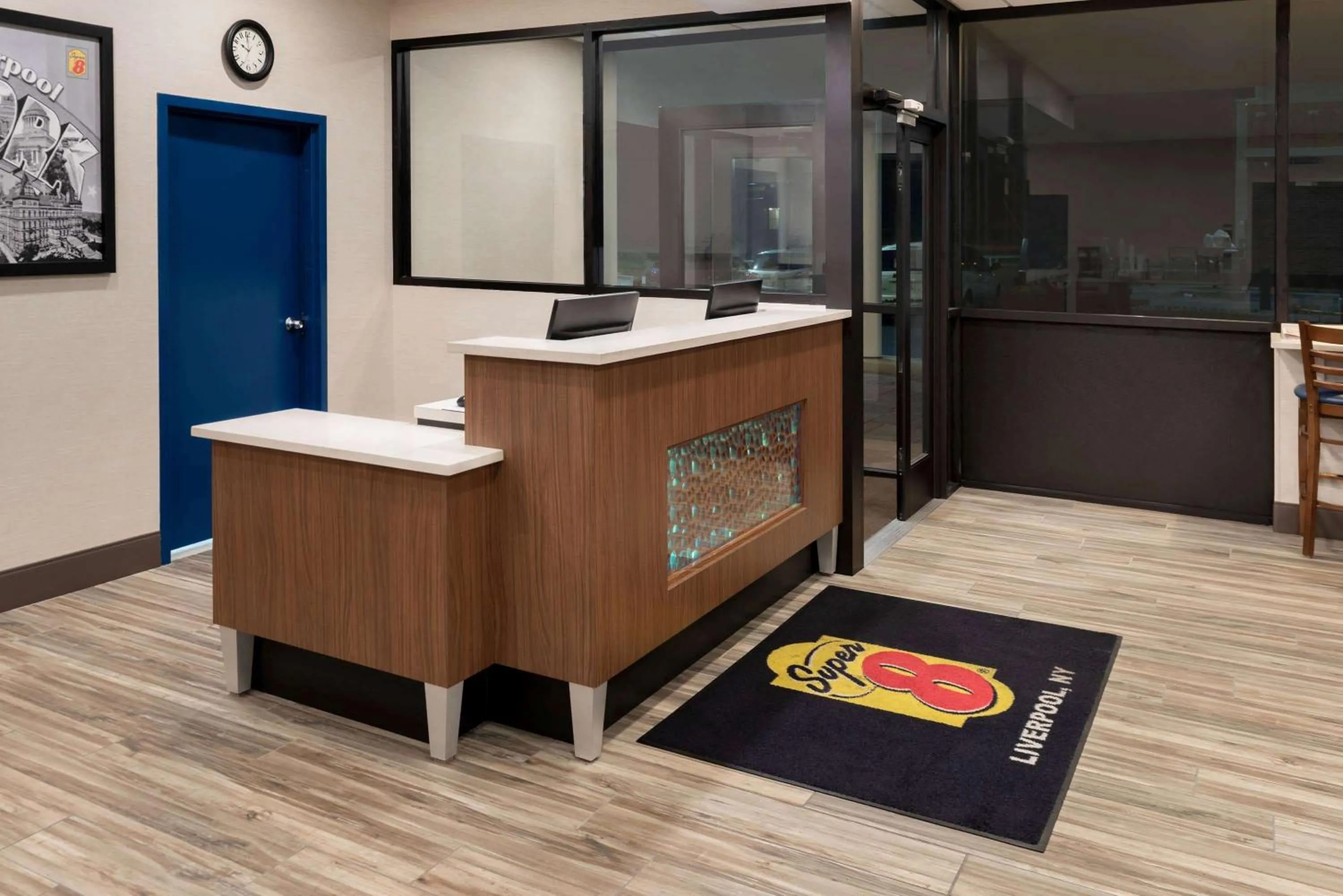 Lobby or reception in Super 8 by Wyndham Liverpool/Syracuse North Airport