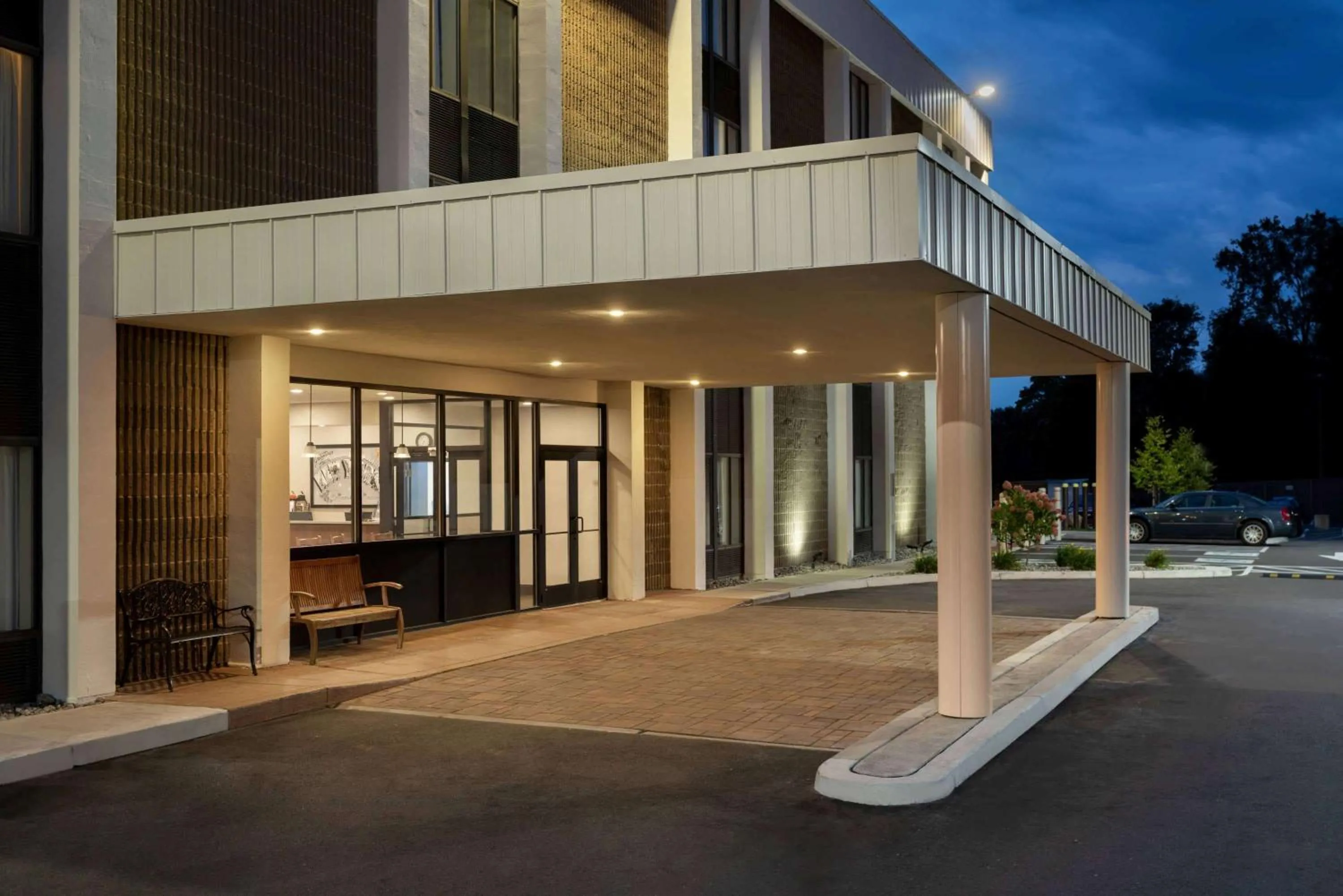 Property building in Super 8 by Wyndham Liverpool/Syracuse North Airport