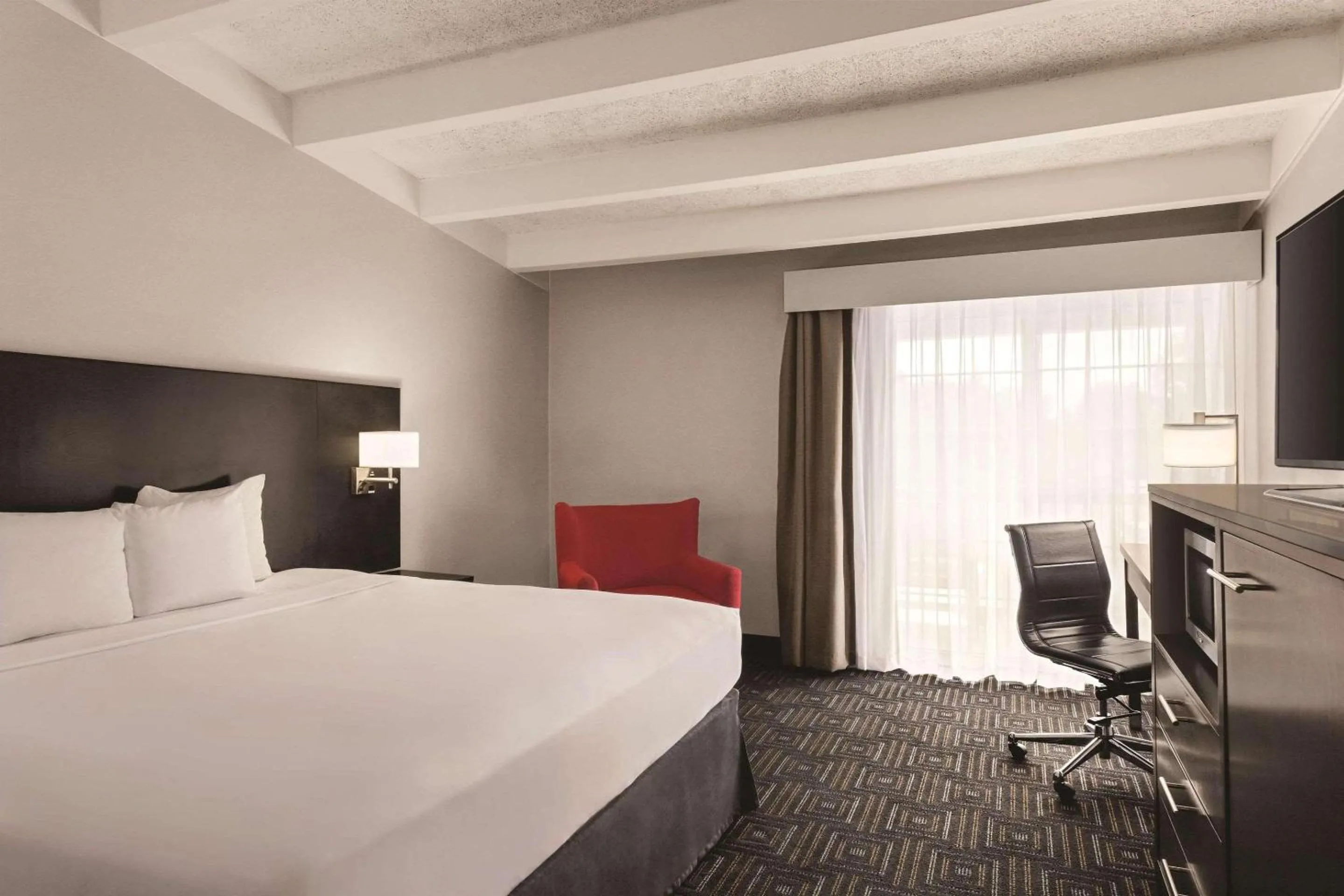 Bedroom in Country Inn & Suites by Radisson, Woodbury, MN