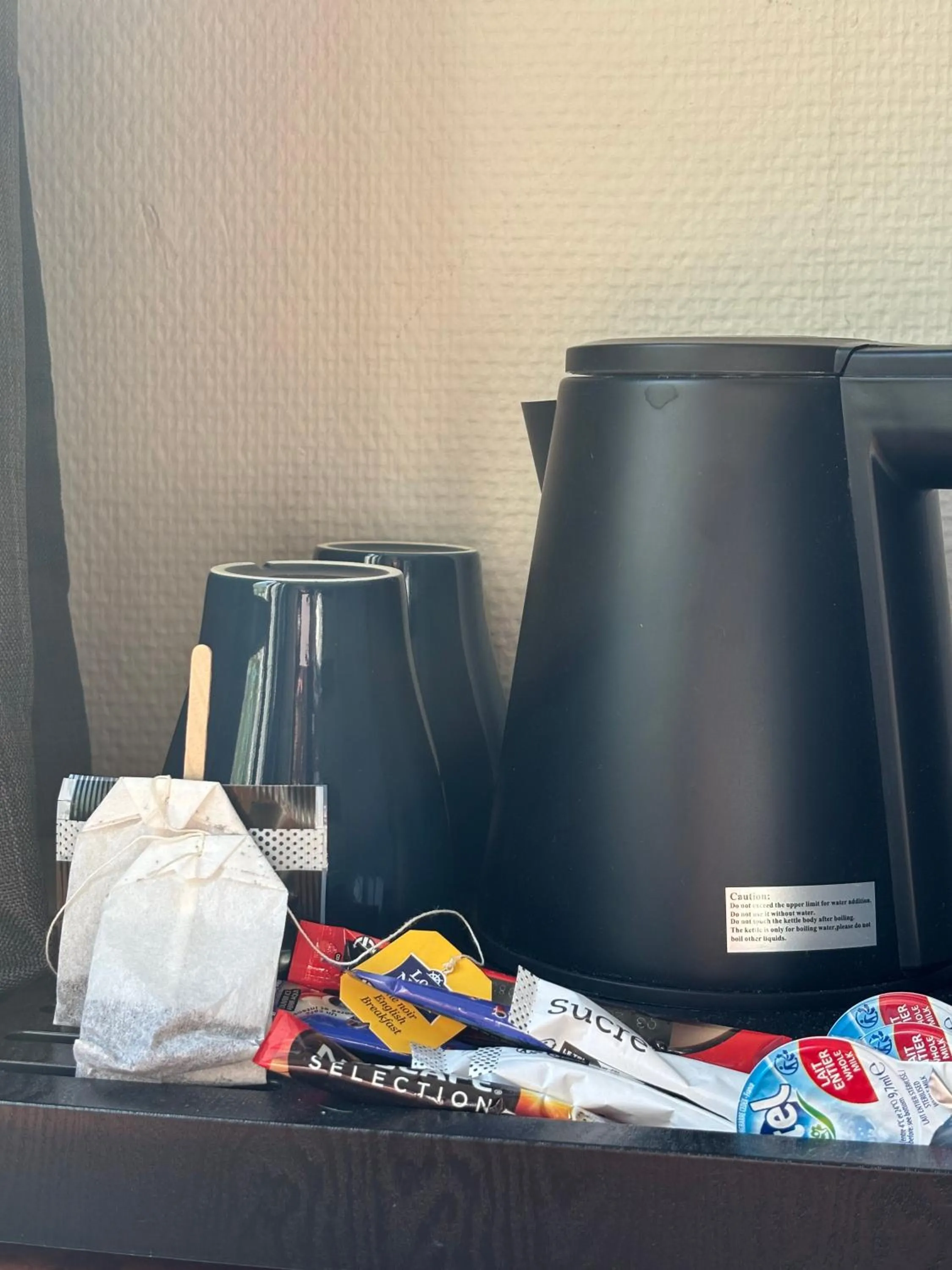 Coffee/tea facilities in Logis Hôtel Des Acacias Lille Neuville en Ferrain, Restaurant l'Acacias Gourmand