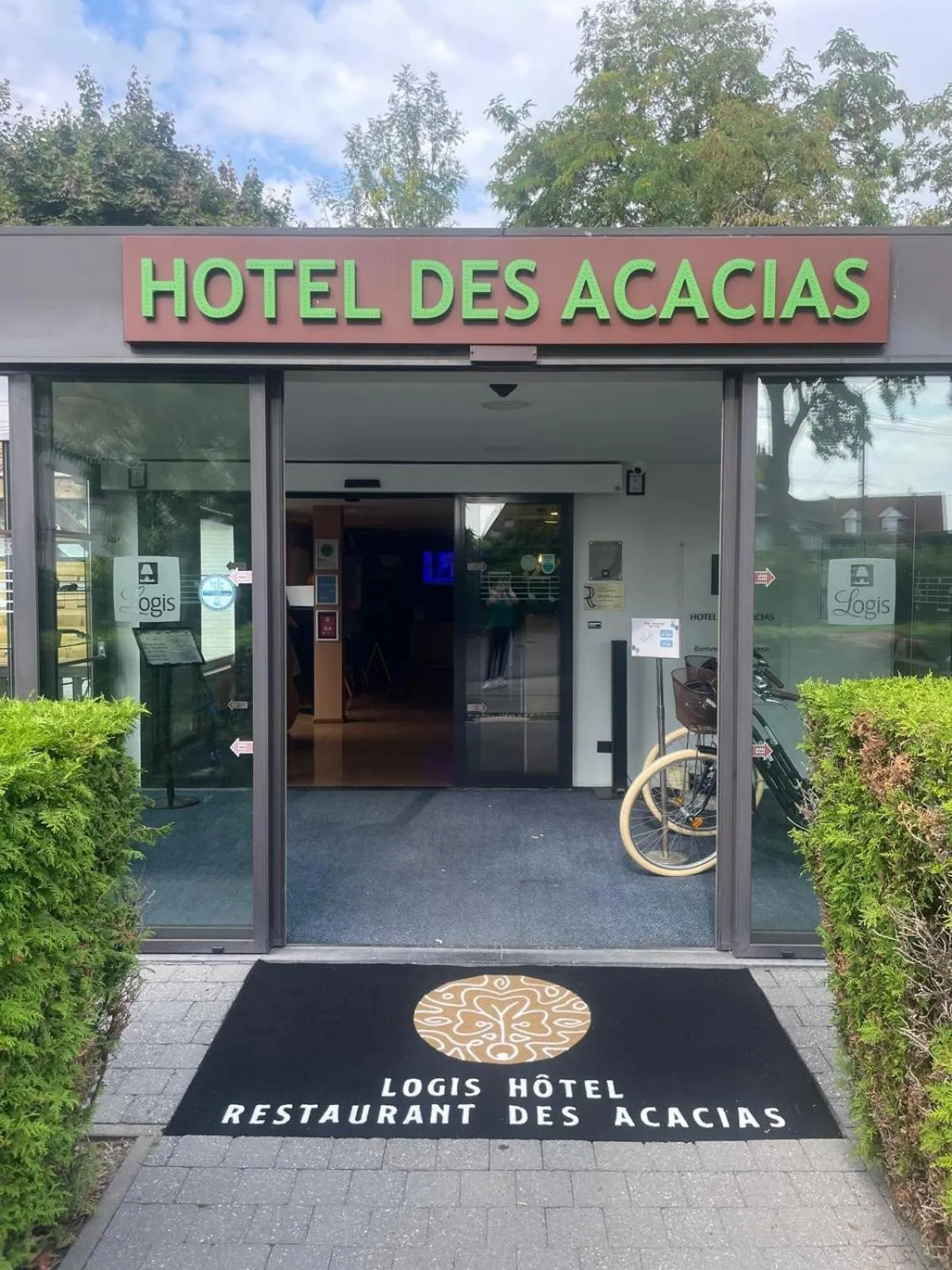 Property building in Logis Hôtel Des Acacias Lille Neuville en Ferrain, Restaurant l'Acacias Gourmand