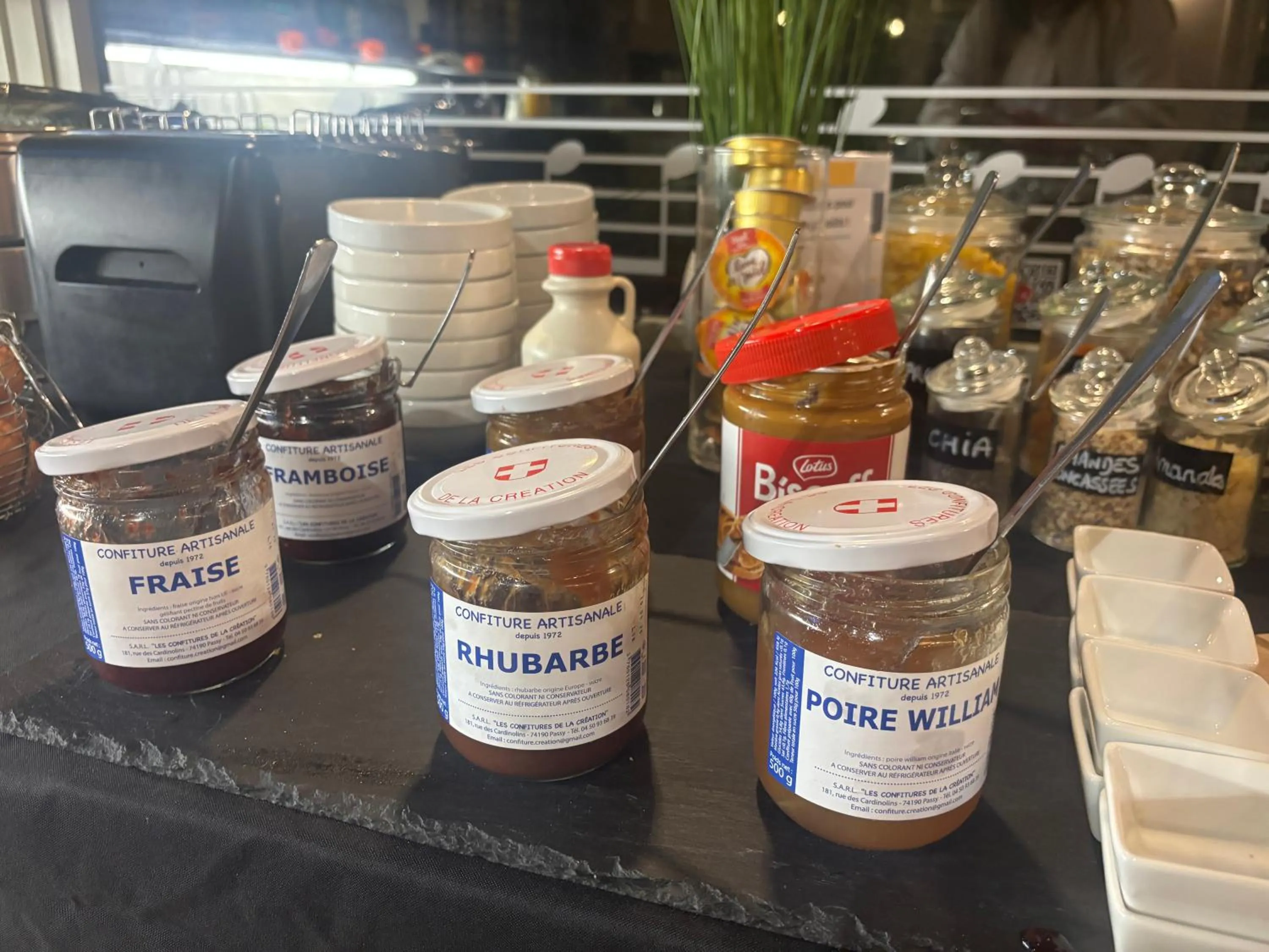 Breakfast in Logis Hôtel Des Acacias Lille Neuville en Ferrain, Restaurant l'Acacias Gourmand