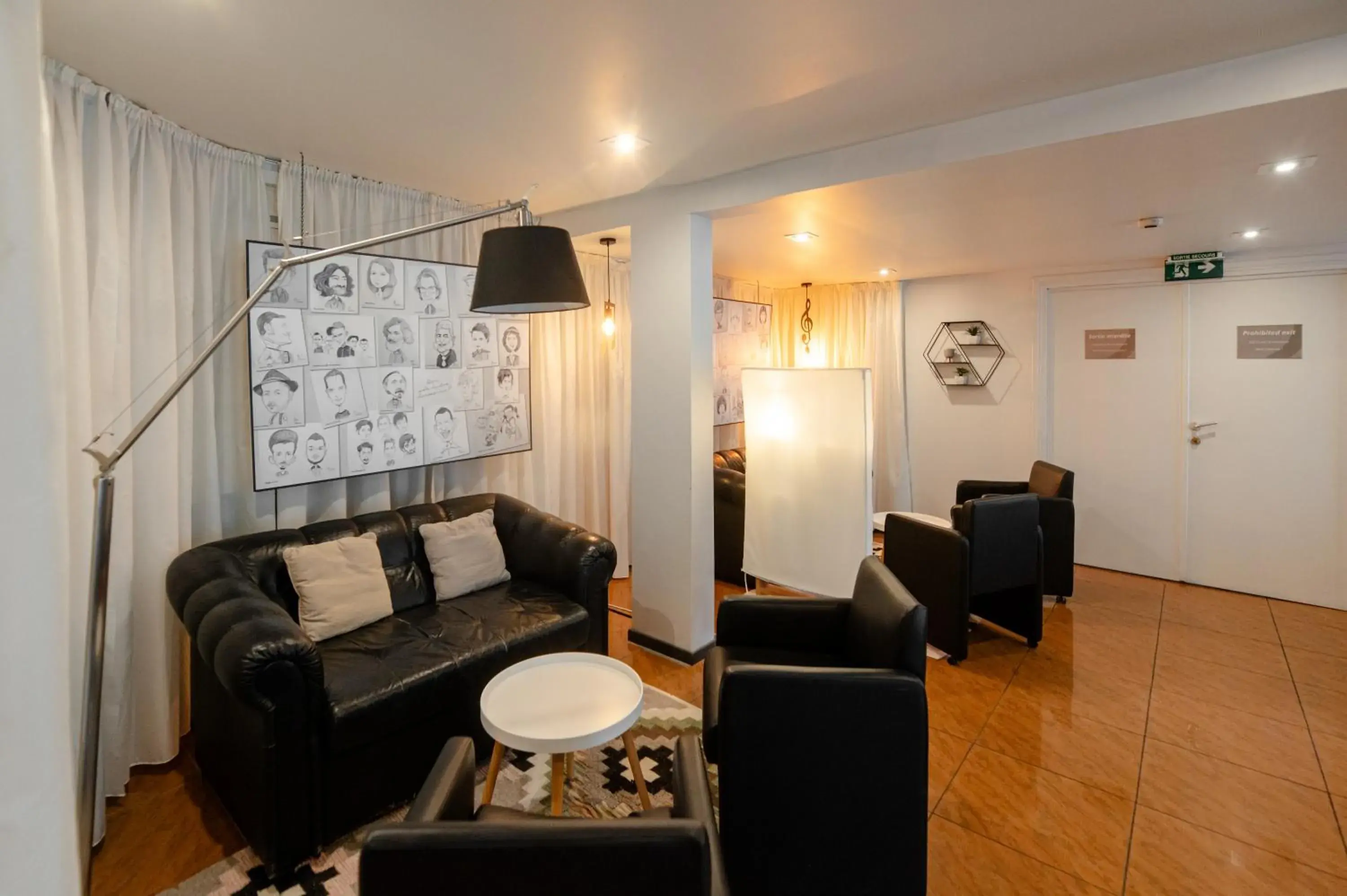 Living room in Logis Hôtel Des Acacias Lille Neuville en Ferrain, Restaurant l'Acacias Gourmand Living room in Logis Hôtel Des Acacias Lille Neuville en Ferrain, Restaurant l'Acacias Gourmand