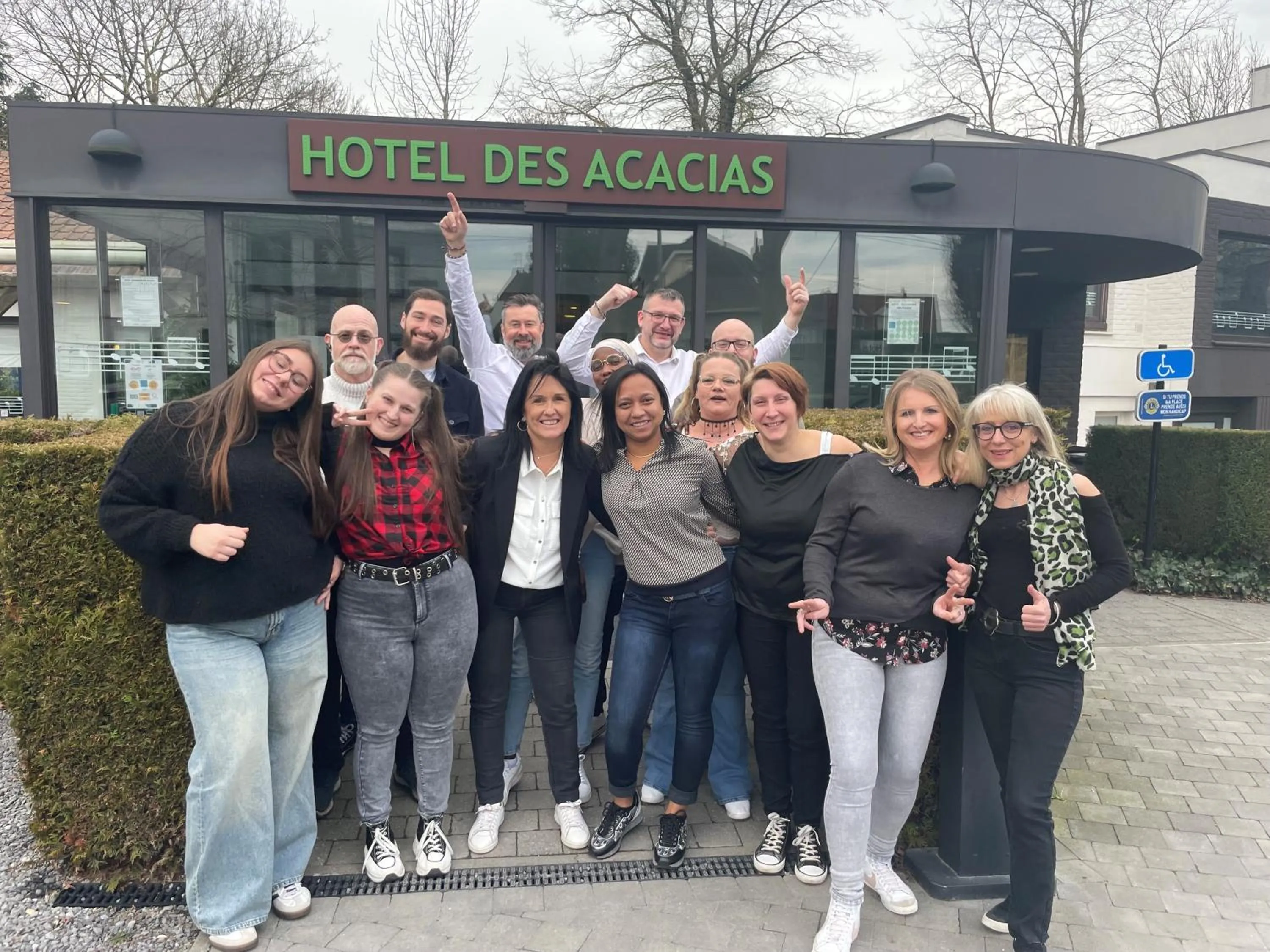 Staff in Logis Hôtel Des Acacias Lille Neuville en Ferrain, Restaurant l'Acacias Gourmand