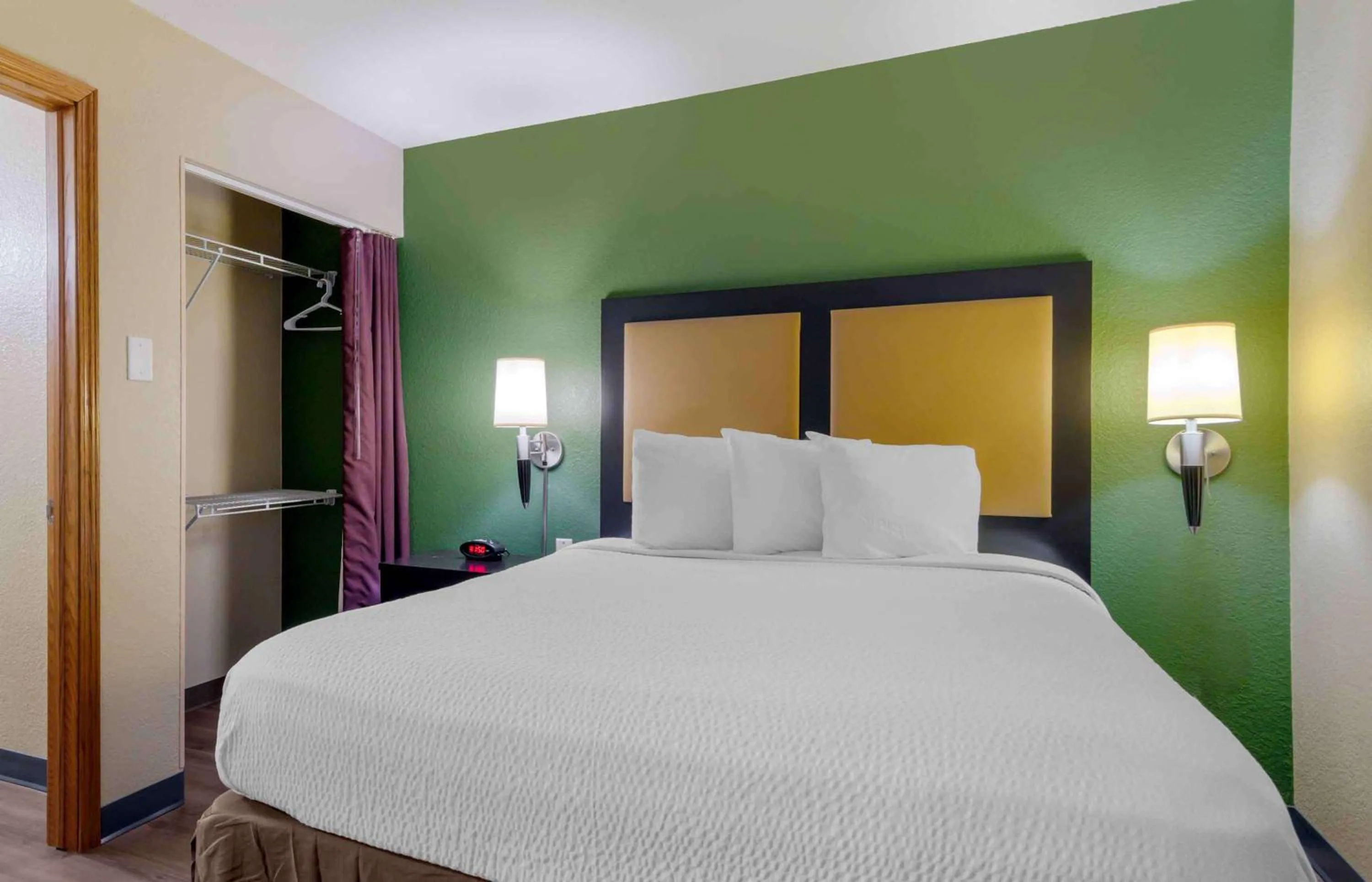 Bedroom, Bed in Extended Stay America Select Suites - Atlanta - Perimeter - Peachtree Dunwoody
