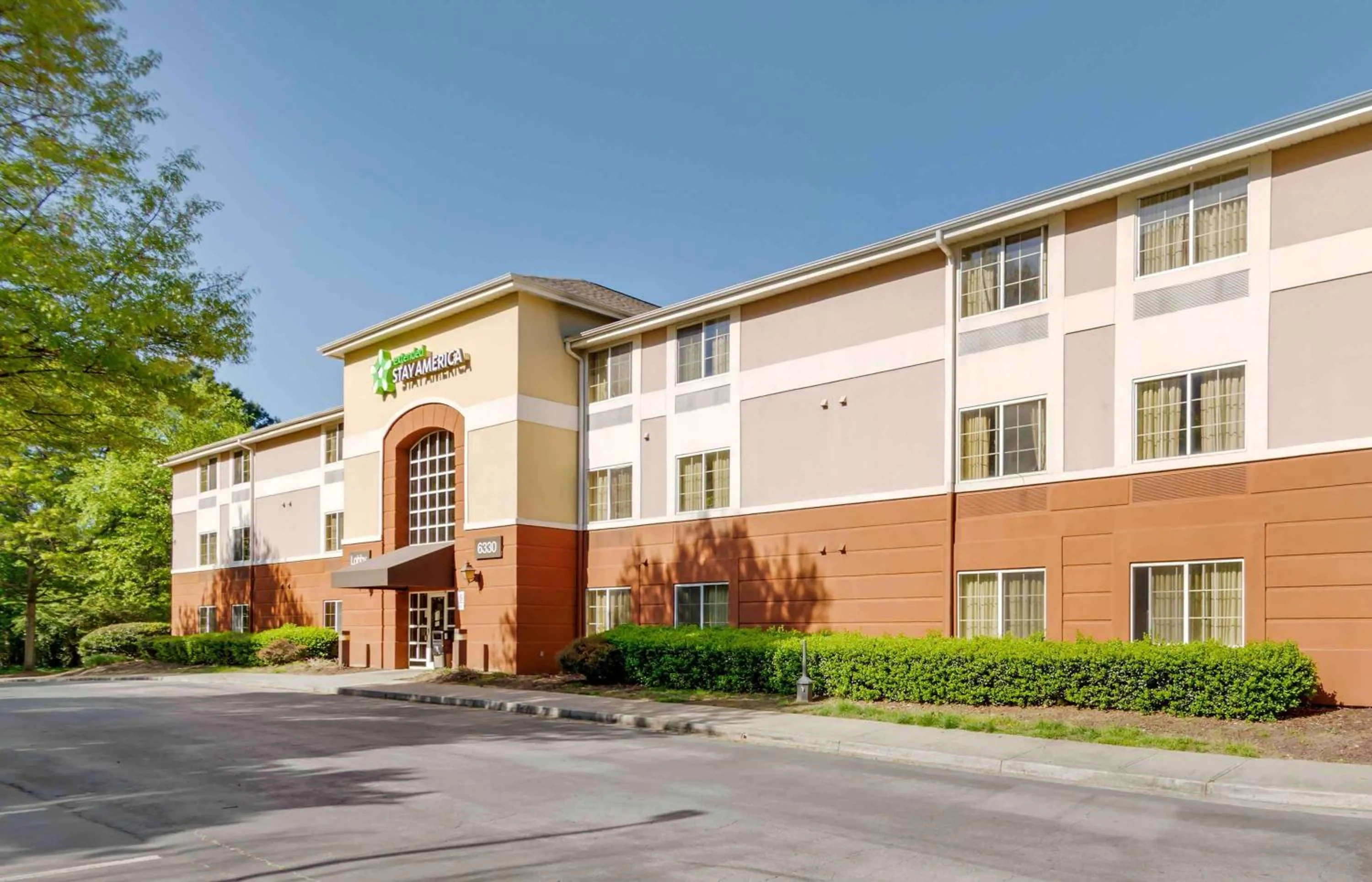 Property building in Extended Stay America Select Suites - Atlanta - Perimeter - Peachtree Dunwoody