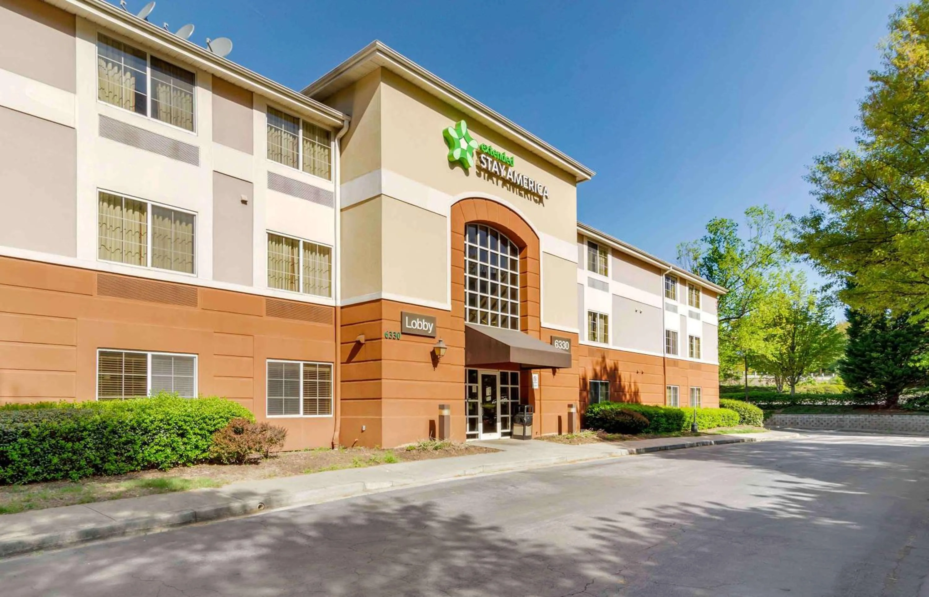 Property building in Extended Stay America Select Suites - Atlanta - Perimeter - Peachtree Dunwoody