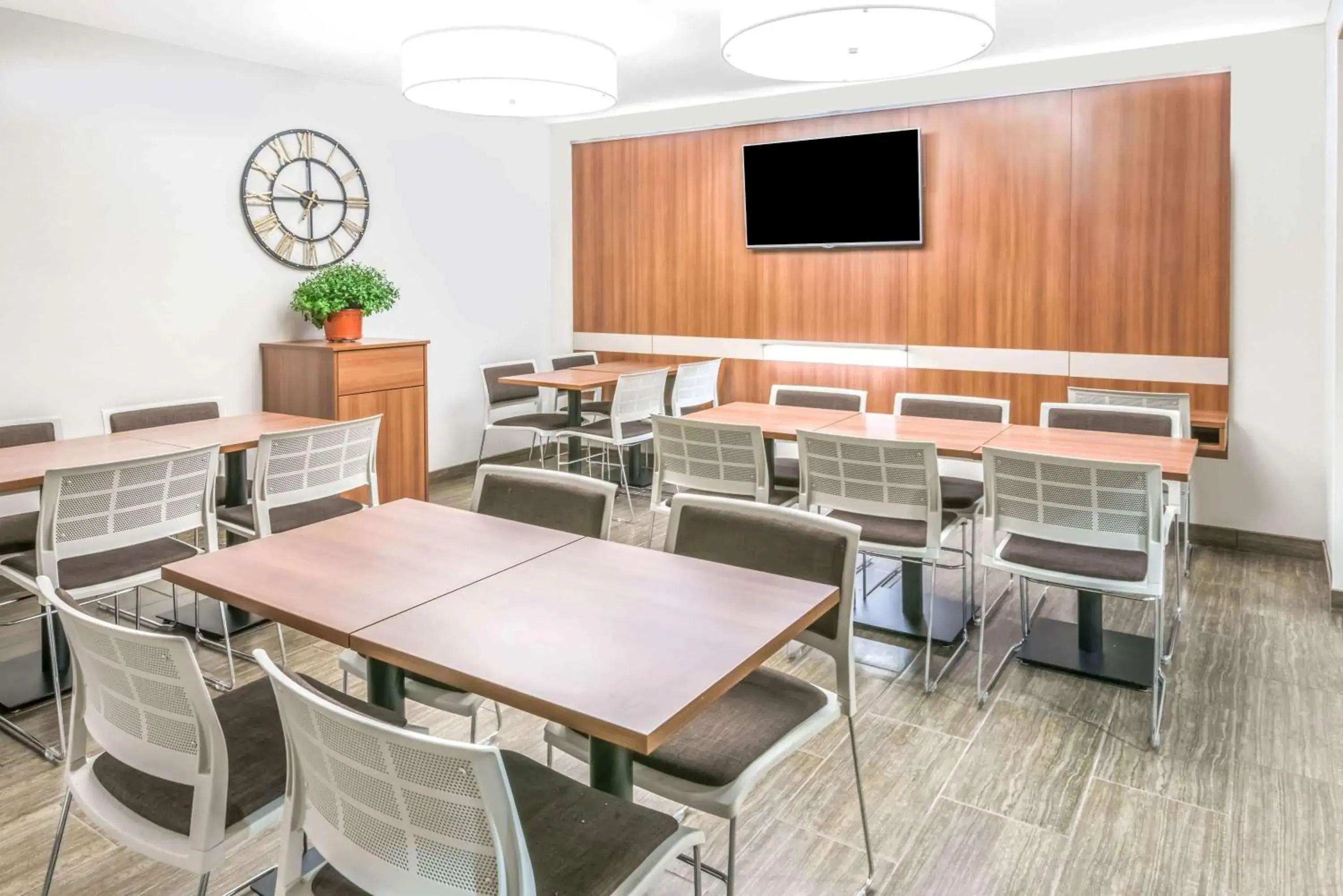 Restaurant/places to eat in Microtel By Wyndham Victor Restaurant/places to eat in Microtel By Wyndham Victor