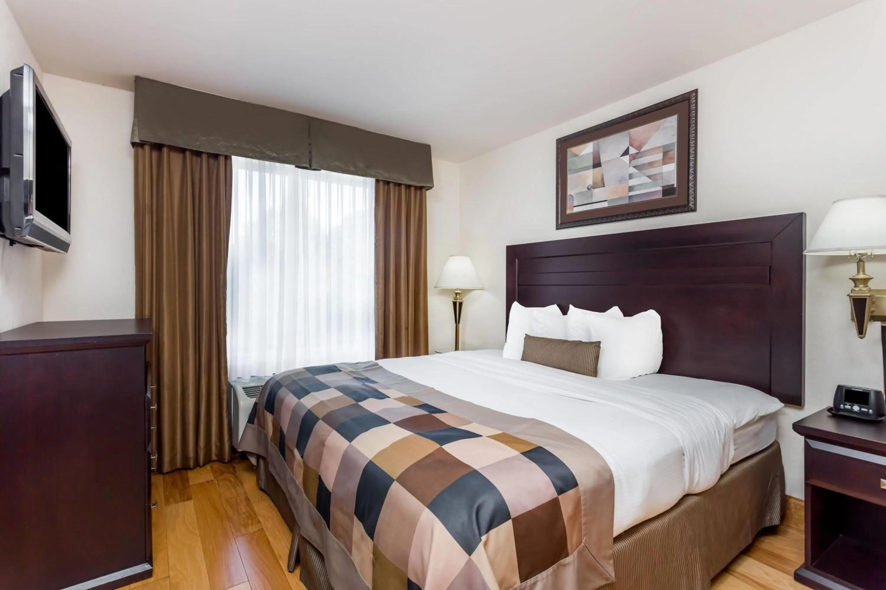 Photo of the whole room, Bed in Wingate by Wyndham LaGrange