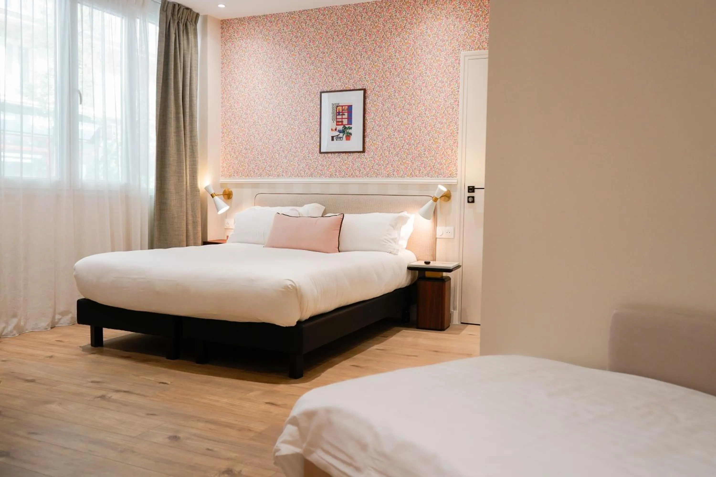 Photo of the whole room, Bed in Joli Môme