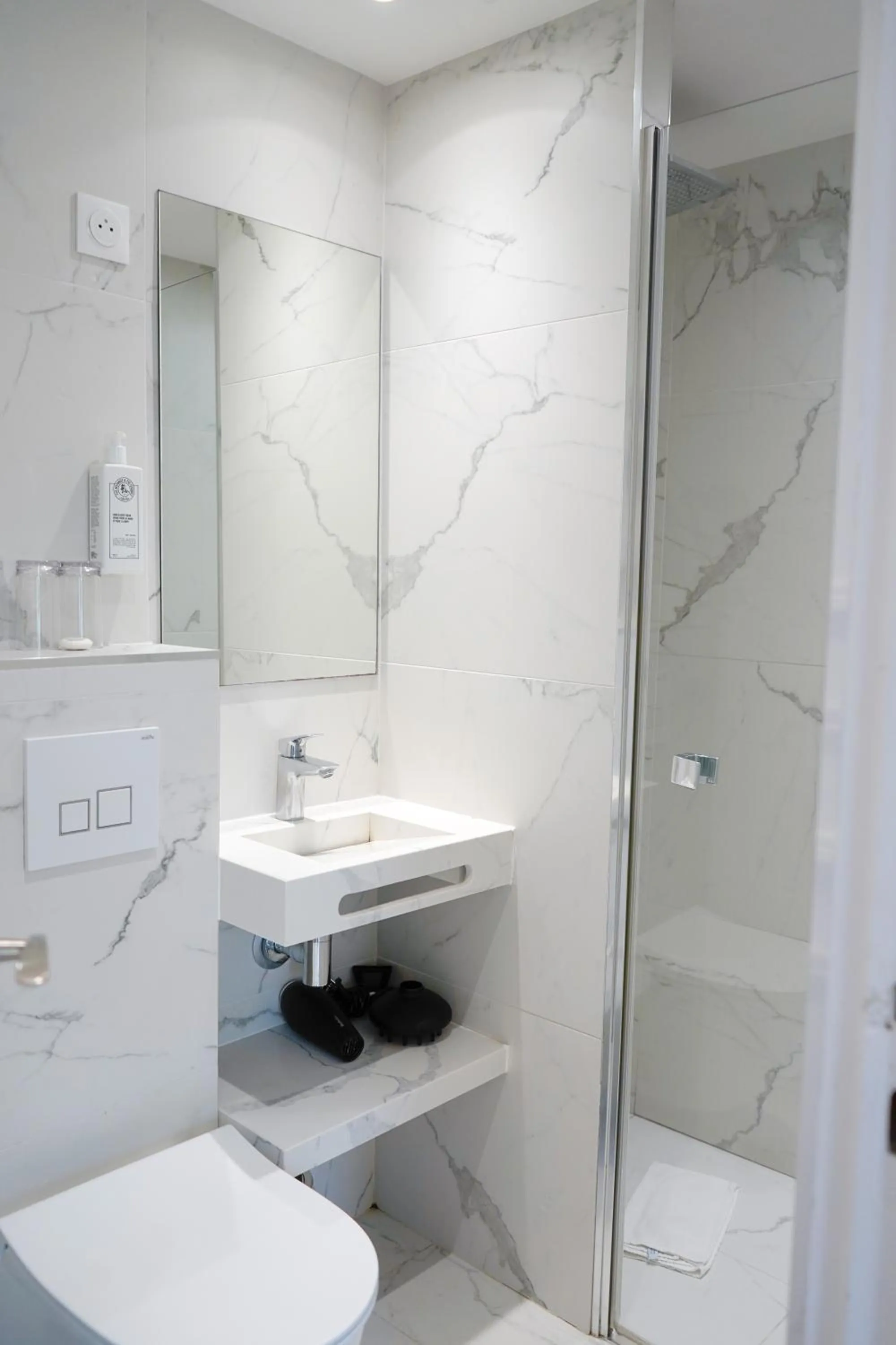 Bathroom in Joli Môme