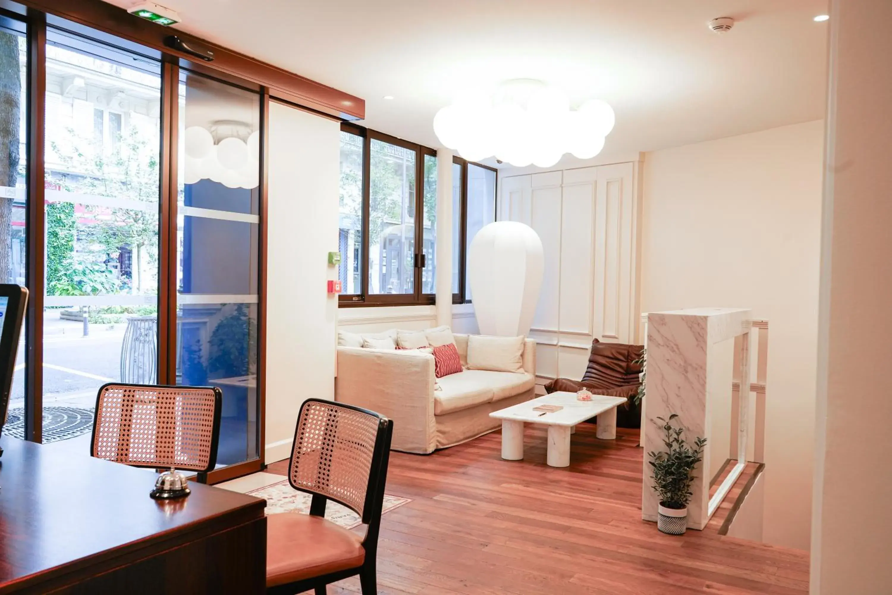 Facade/entrance in Joli Môme Facade/entrance in Joli Môme