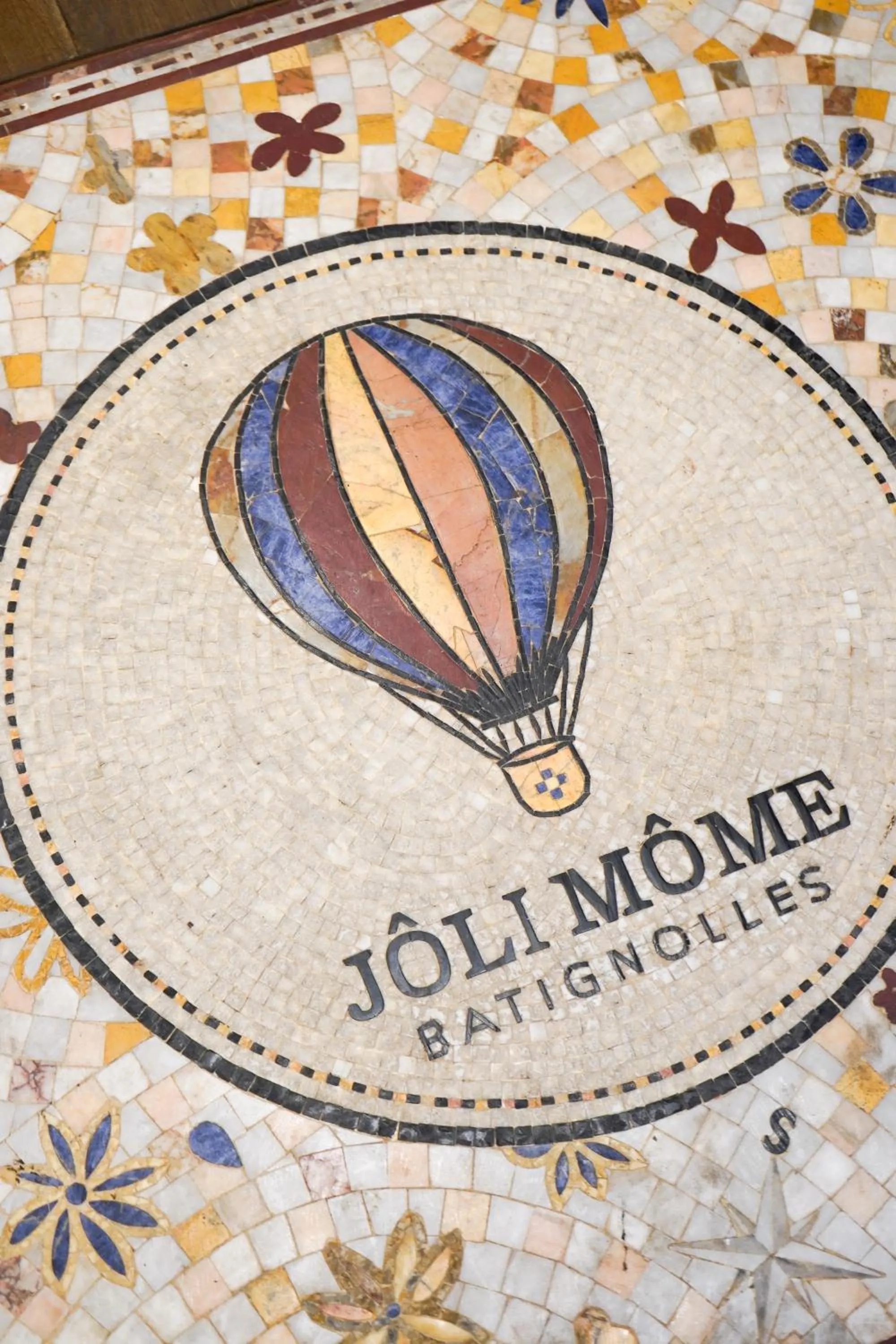 Property logo or sign in Joli Môme