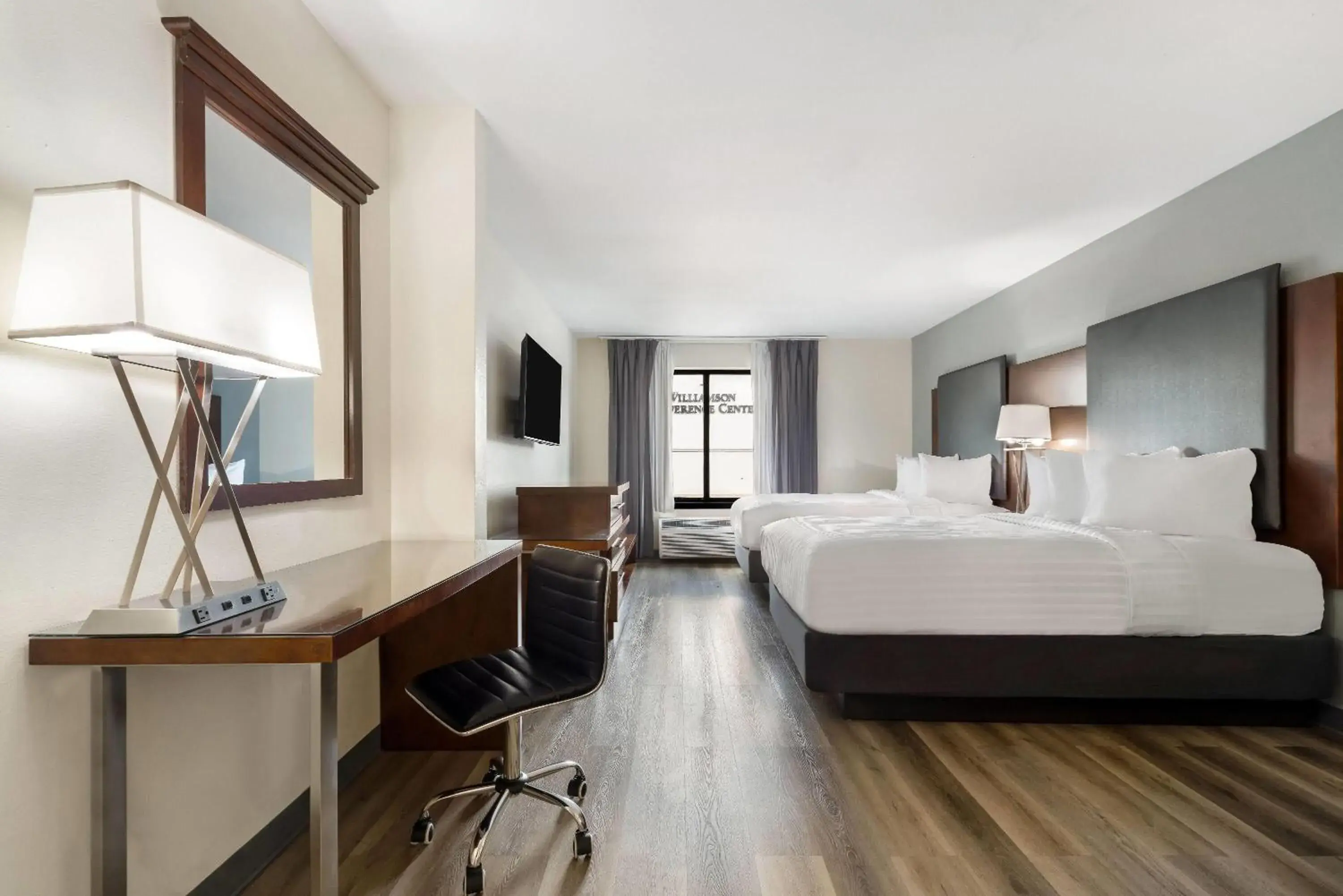 Bed in Wingate by Wyndham and Williamson Conference Center Bed in Wingate by Wyndham and Williamson Conference Center