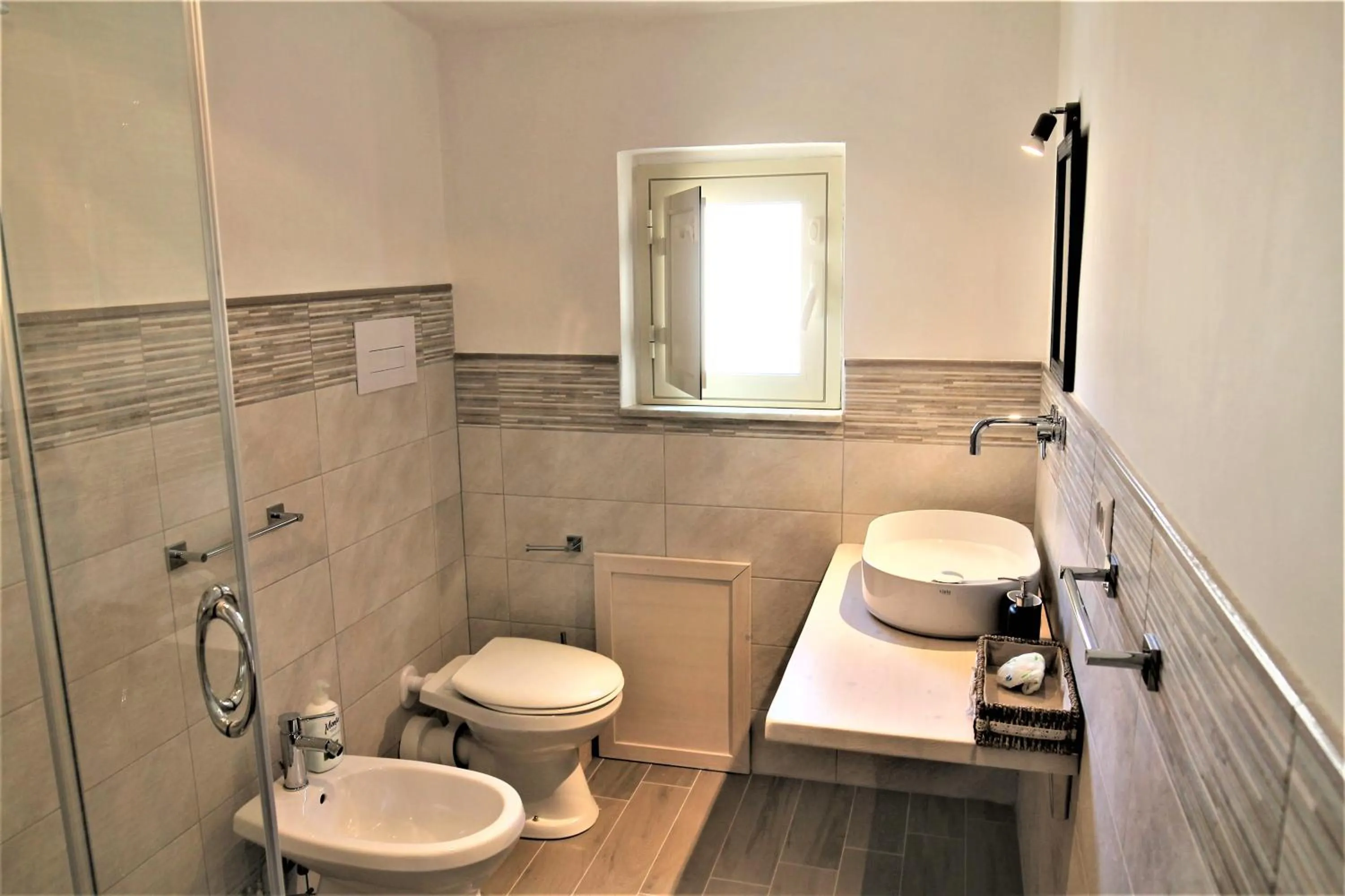 Shower in B&B Torre Castellina