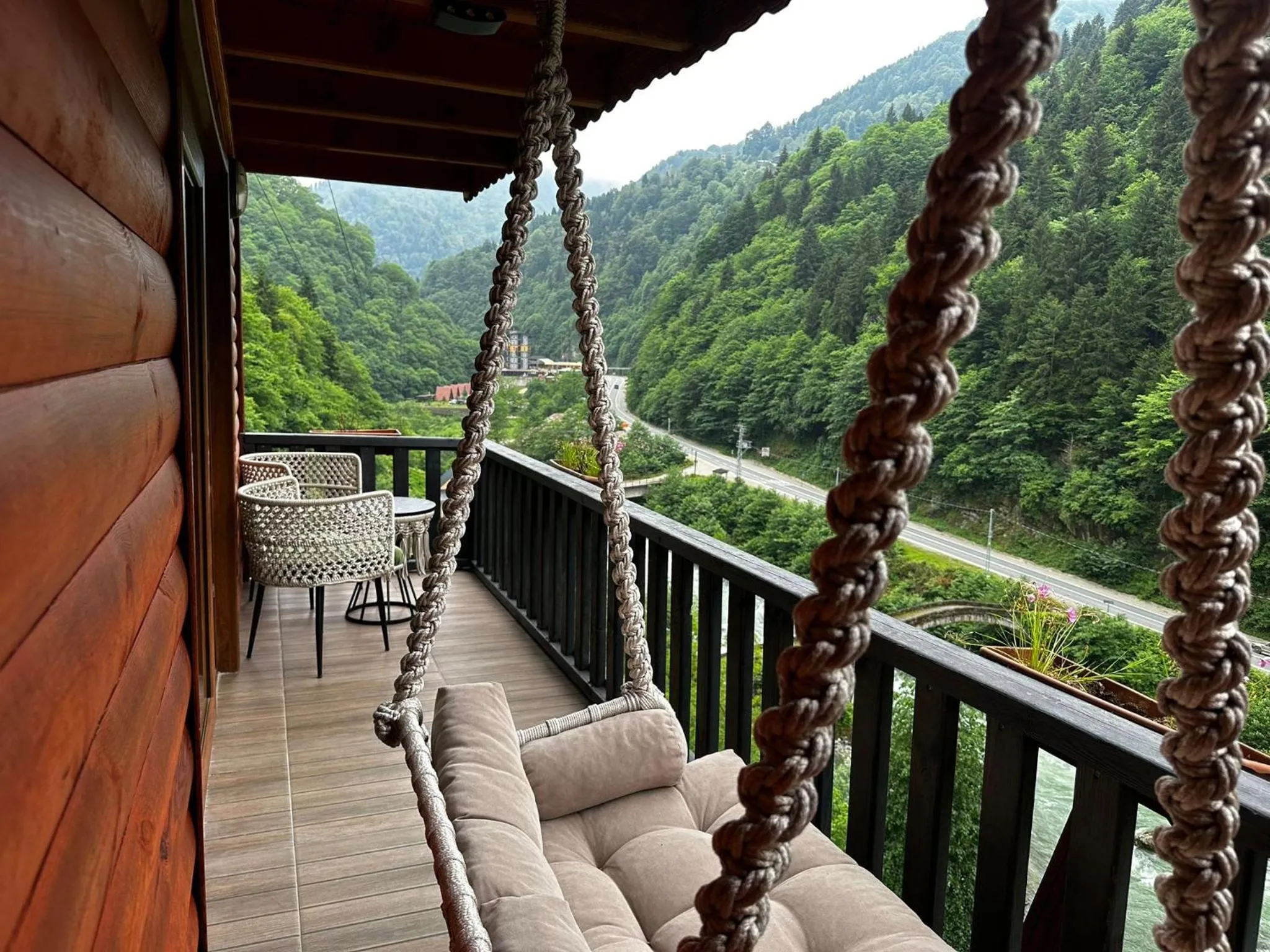 Two-Bedroom Chalet in HiraBungalov