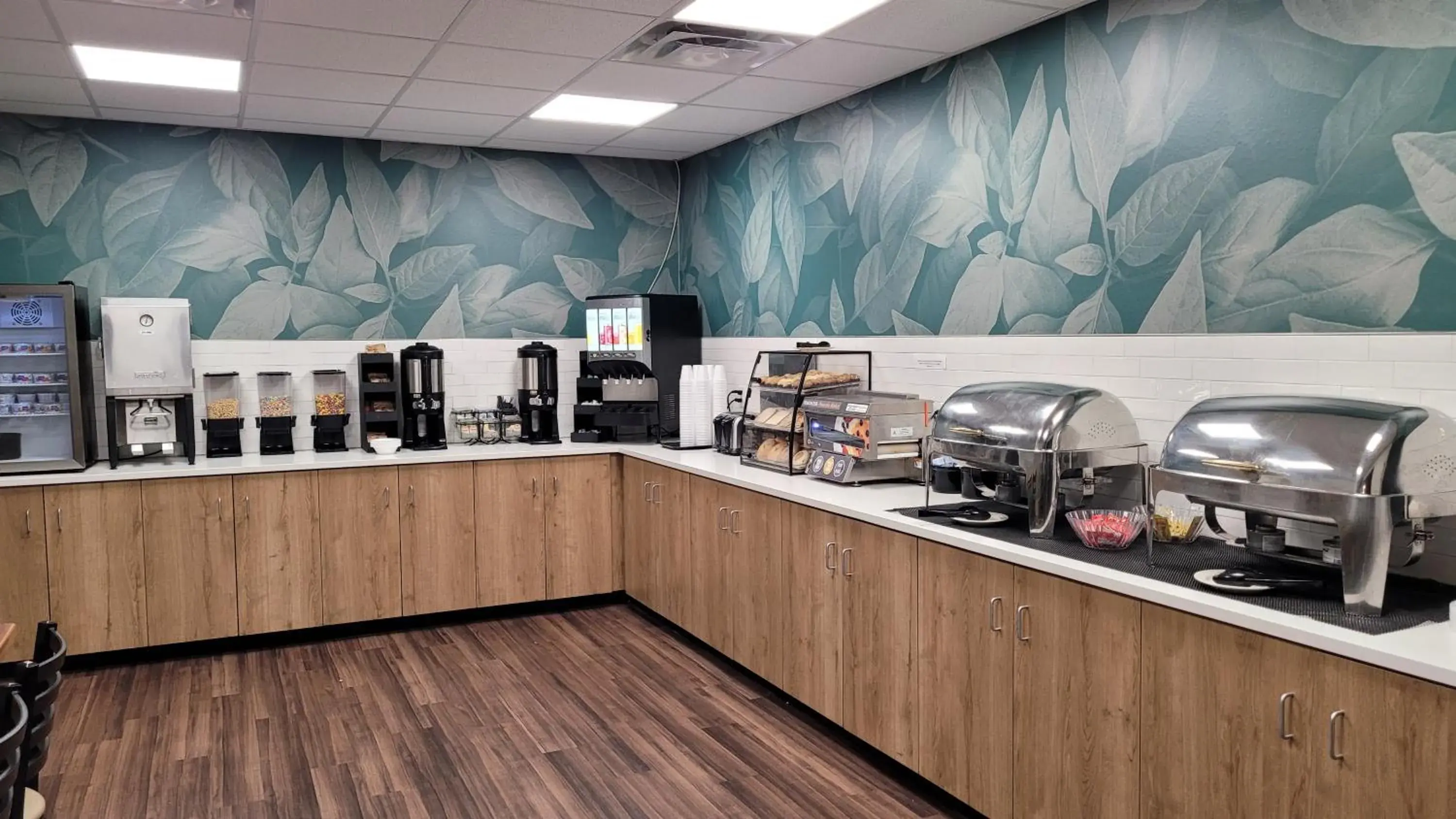 Breakfast in EverSpring Inn and Suites Breakfast in EverSpring Inn and Suites