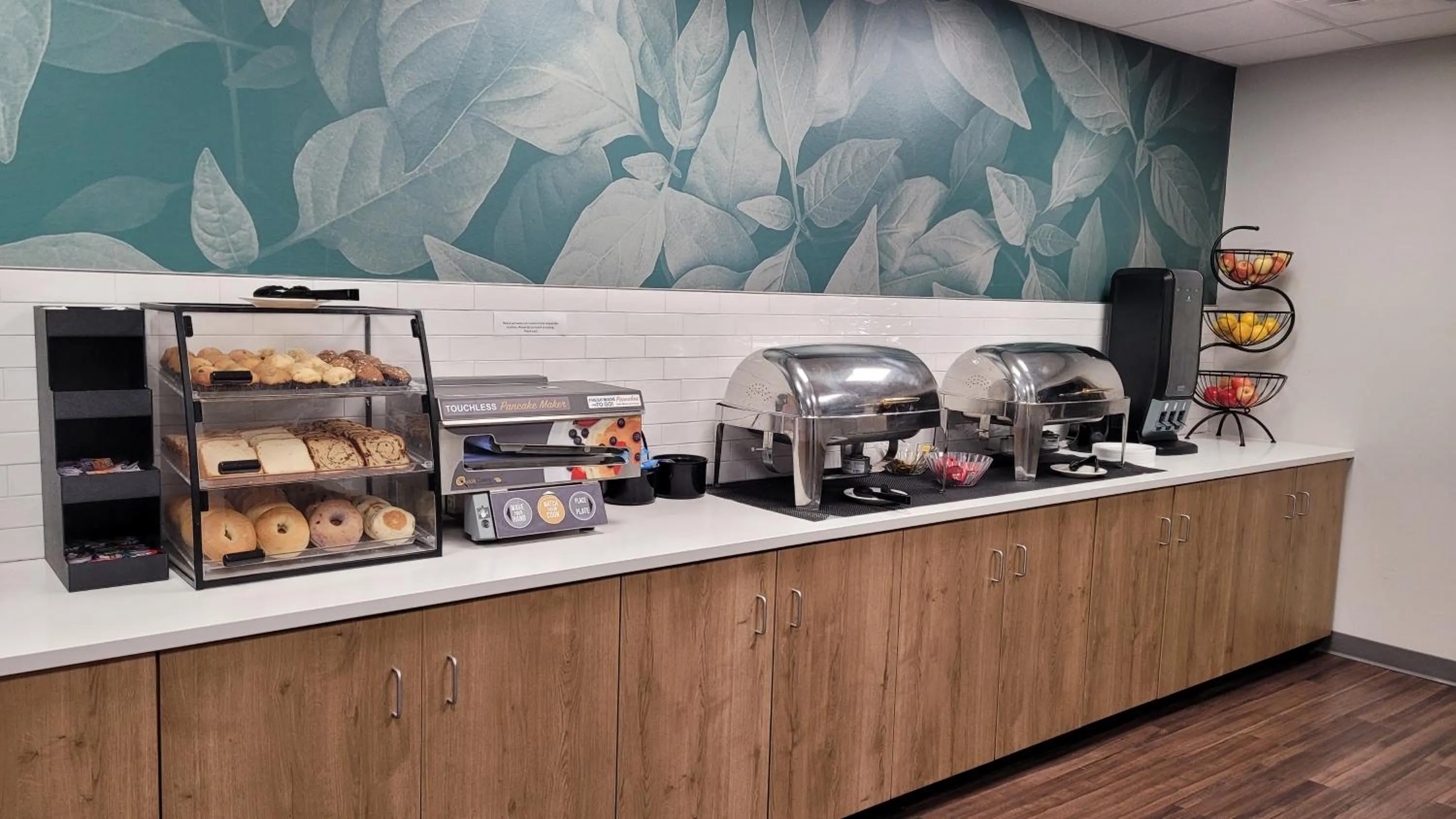 Breakfast in EverSpring Inn and Suites