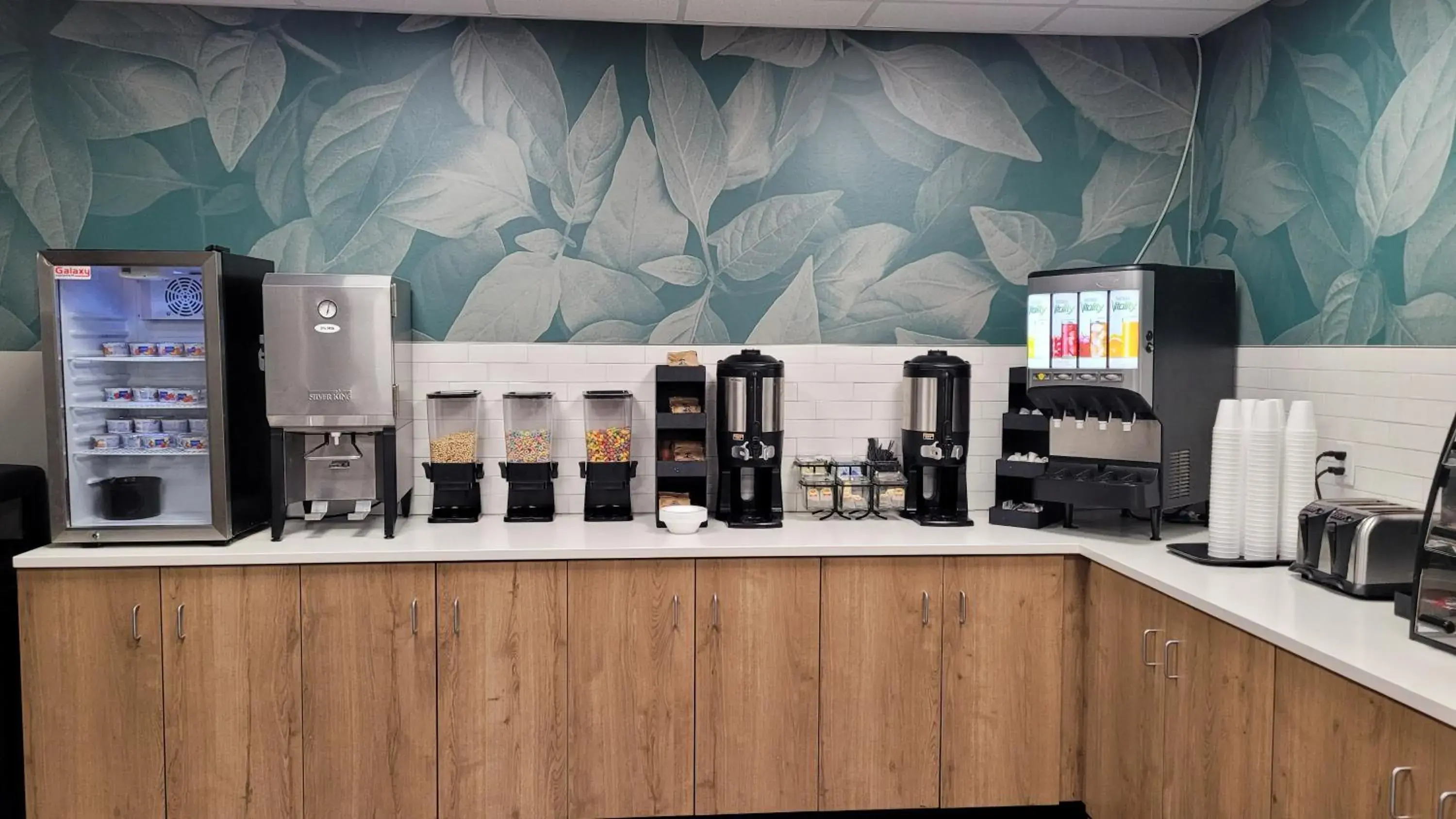 Breakfast in EverSpring Inn and Suites Breakfast in EverSpring Inn and Suites