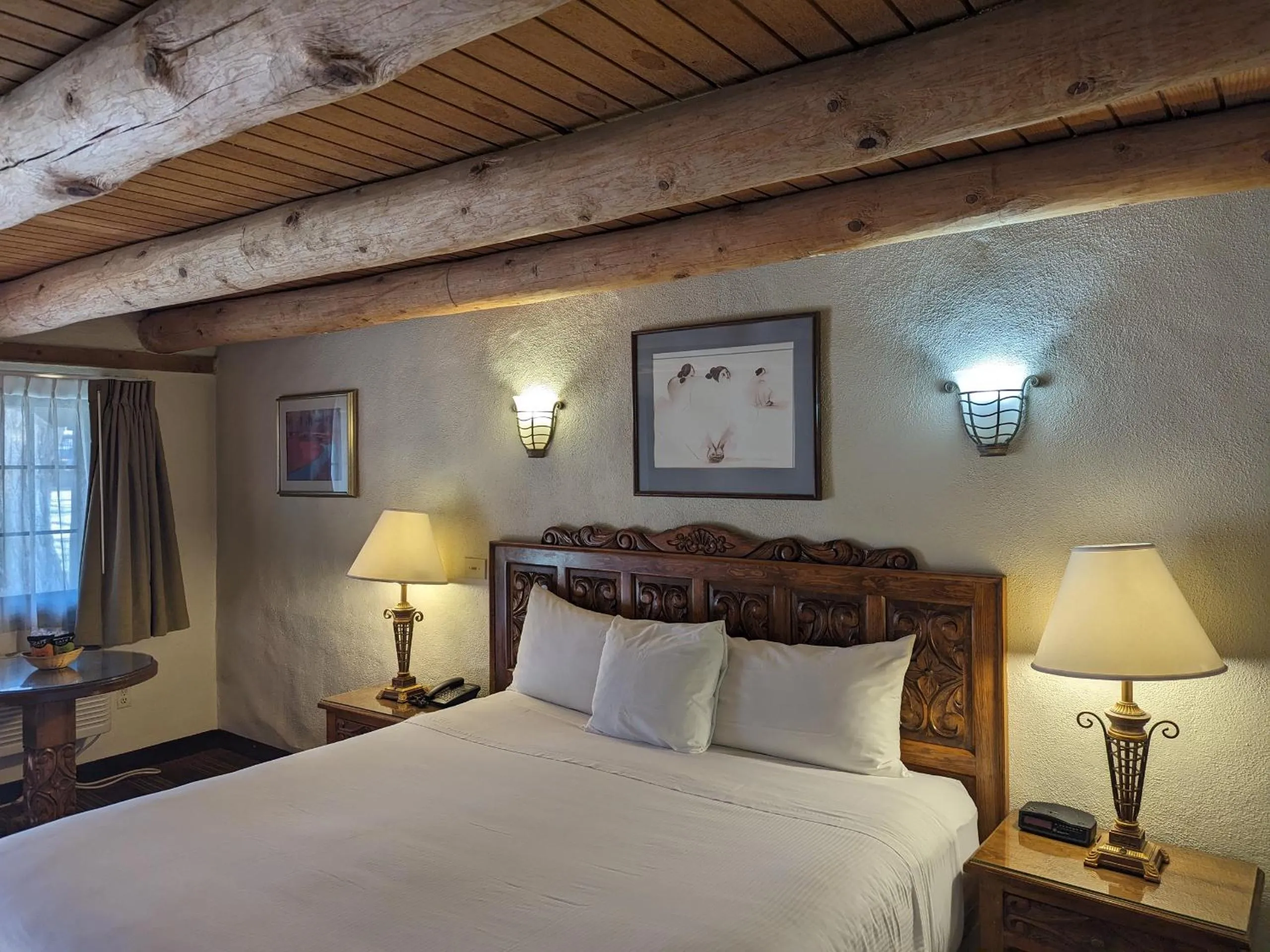 Bed in Sagebrush Inn & Suites