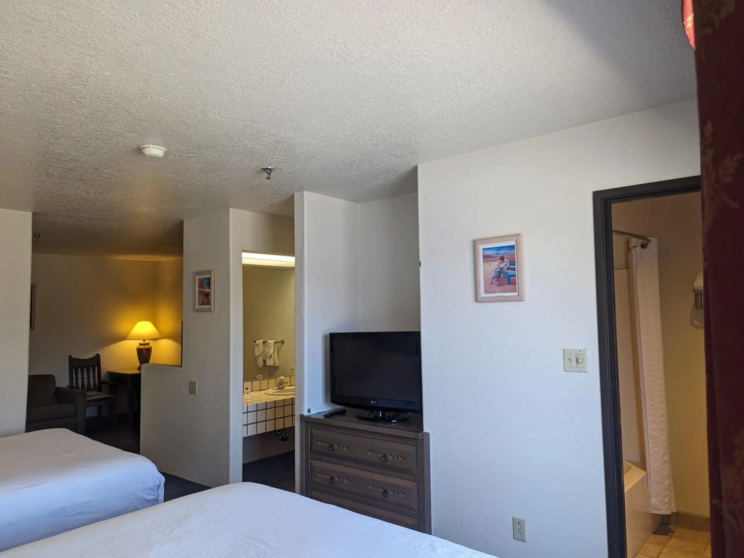 Bed in Sagebrush Inn & Suites