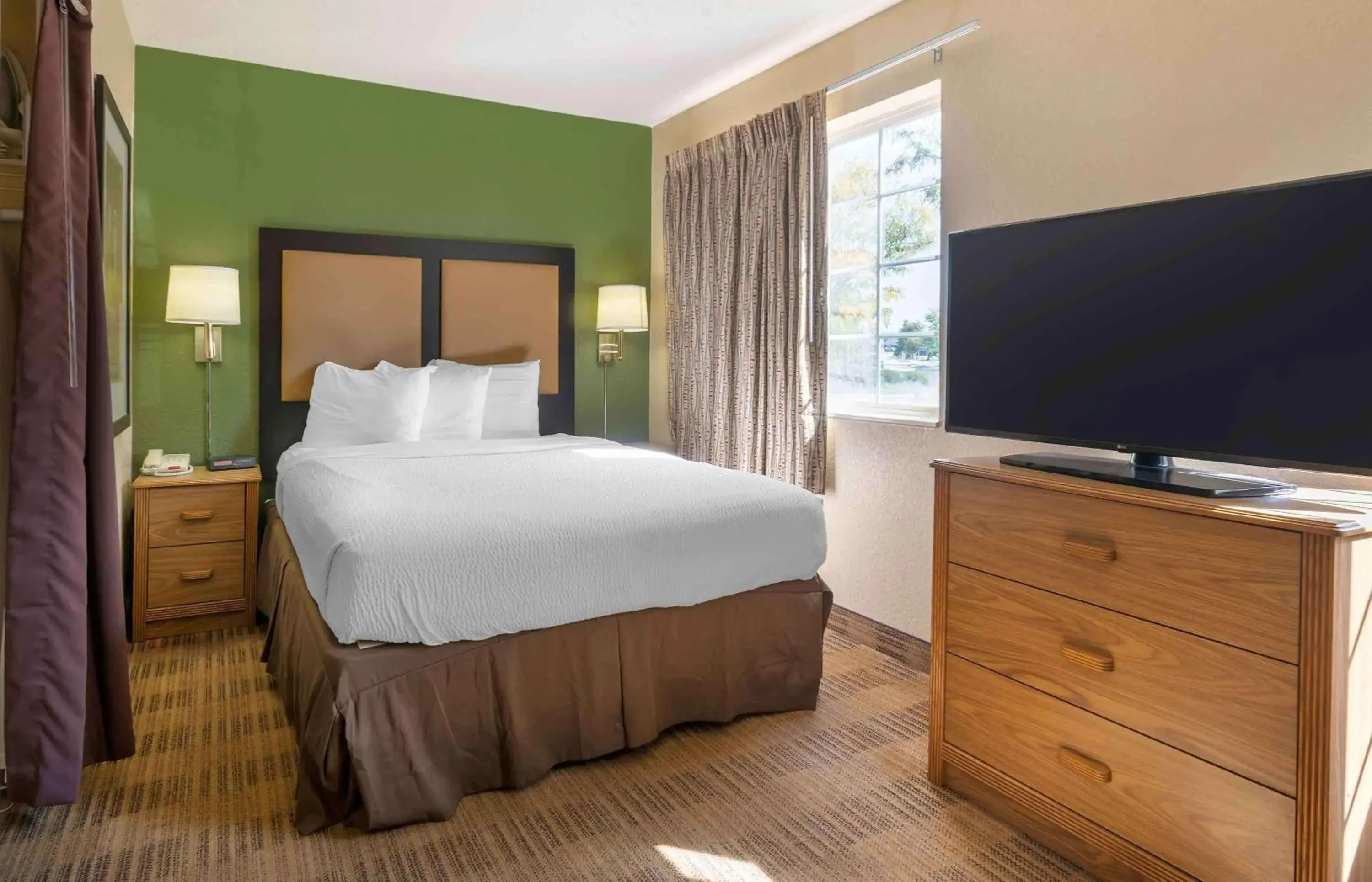 Deluxe Studio with 1 Queen Bed - Non-Smoking in Extended Stay America Suites - Louisville - Alliant Avenue Deluxe Studio with 1 Queen Bed - Non-Smoking in Extended Stay America Suites - Louisville - Alliant Avenue