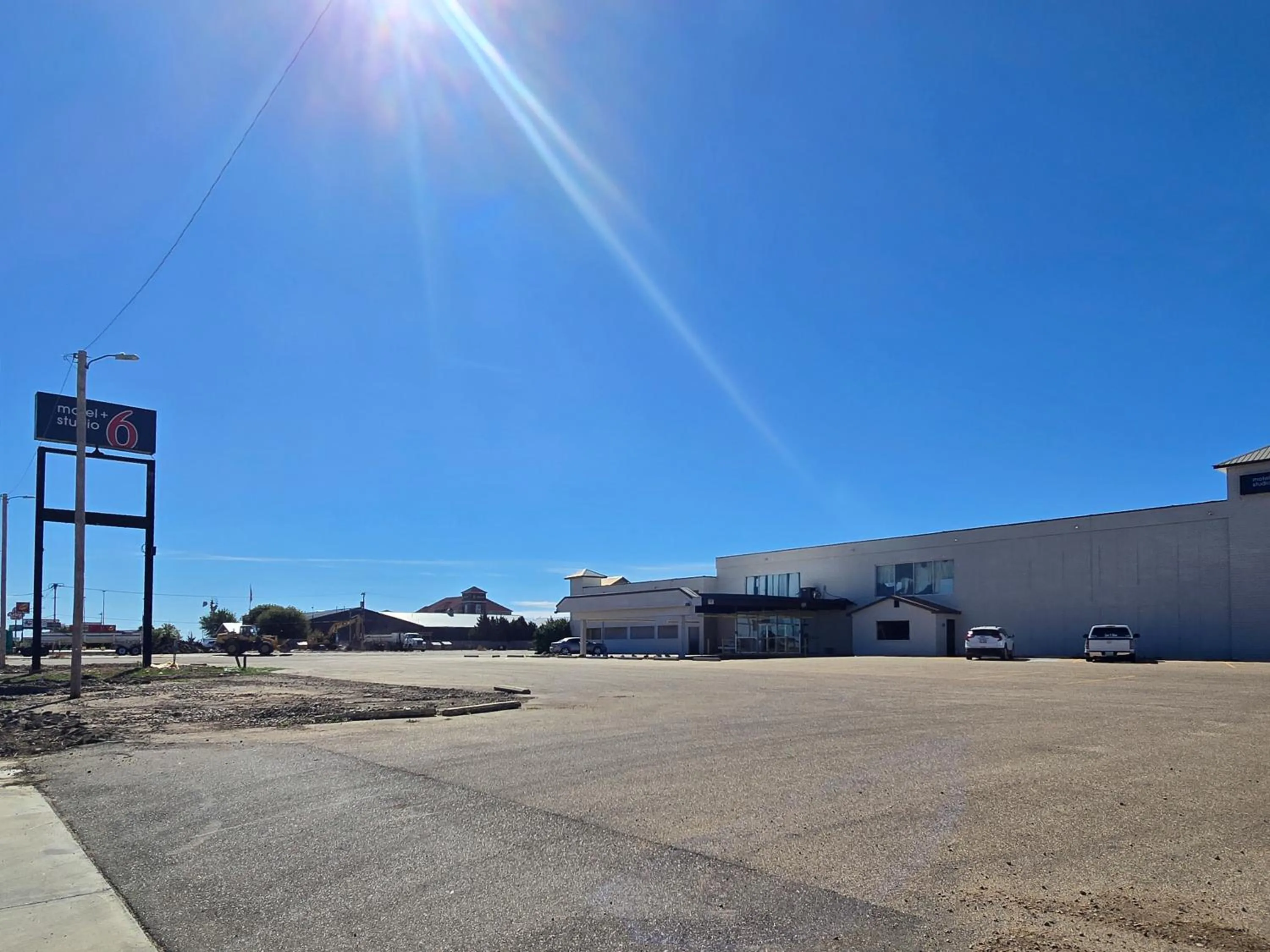 Property building in Motel 6 Dumas, TX