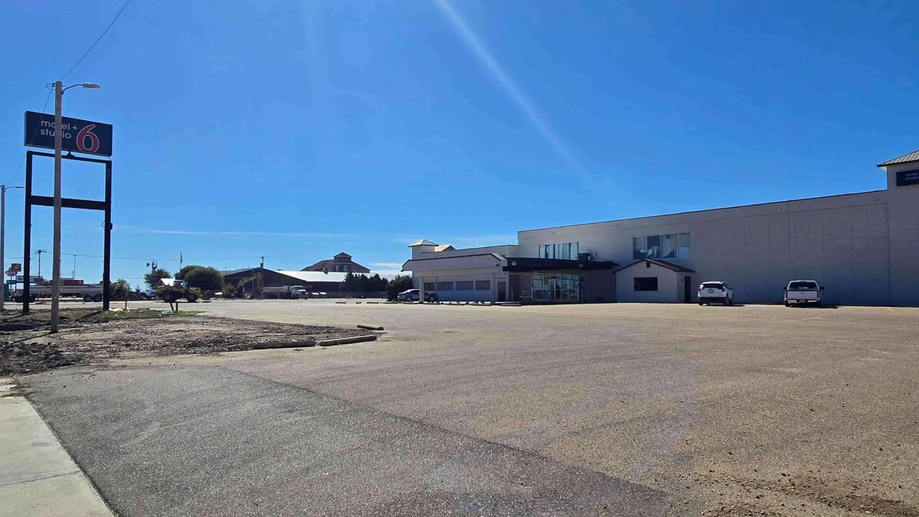 Property building in Motel 6 Dumas, TX